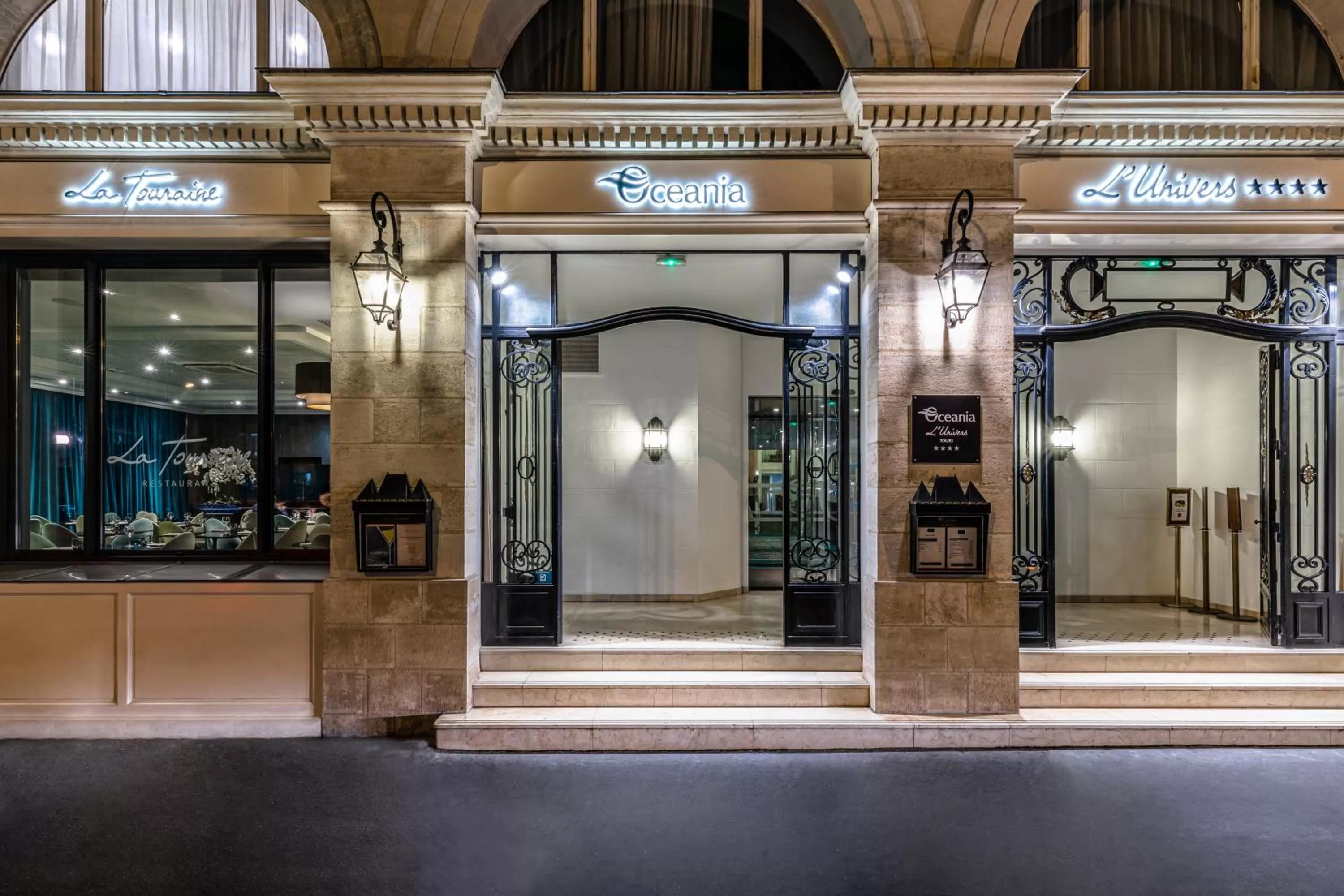 Property building in Hôtel & SPA Oceania L'Univers Tours