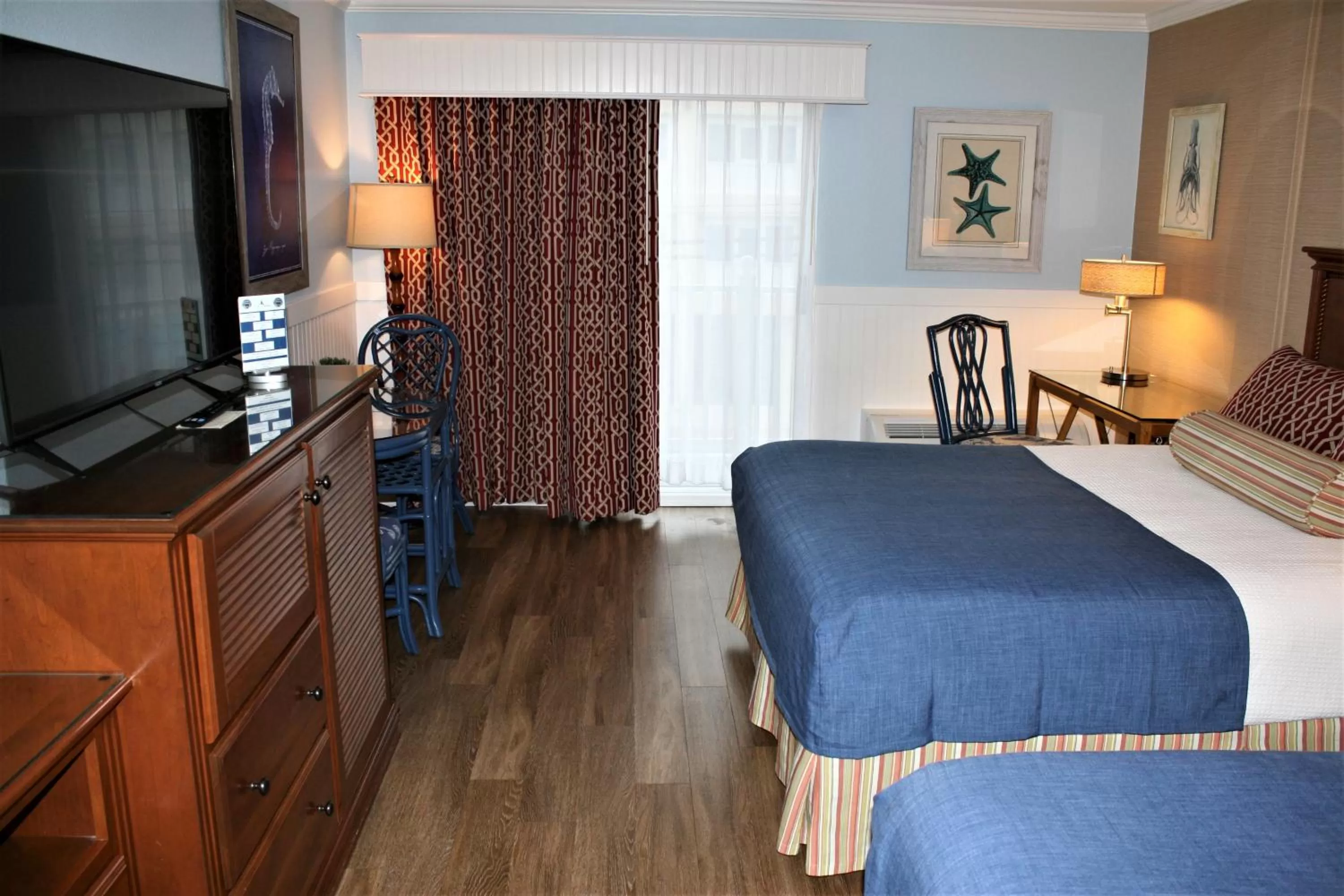 Photo of the whole room, Bed in Avenue Inn & Spa