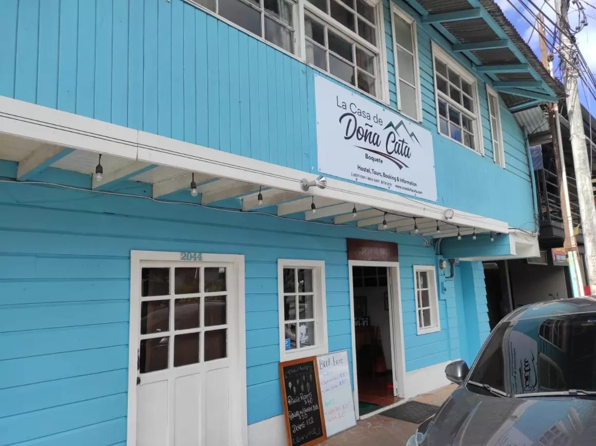 Property building in La Casa de Doña Cata