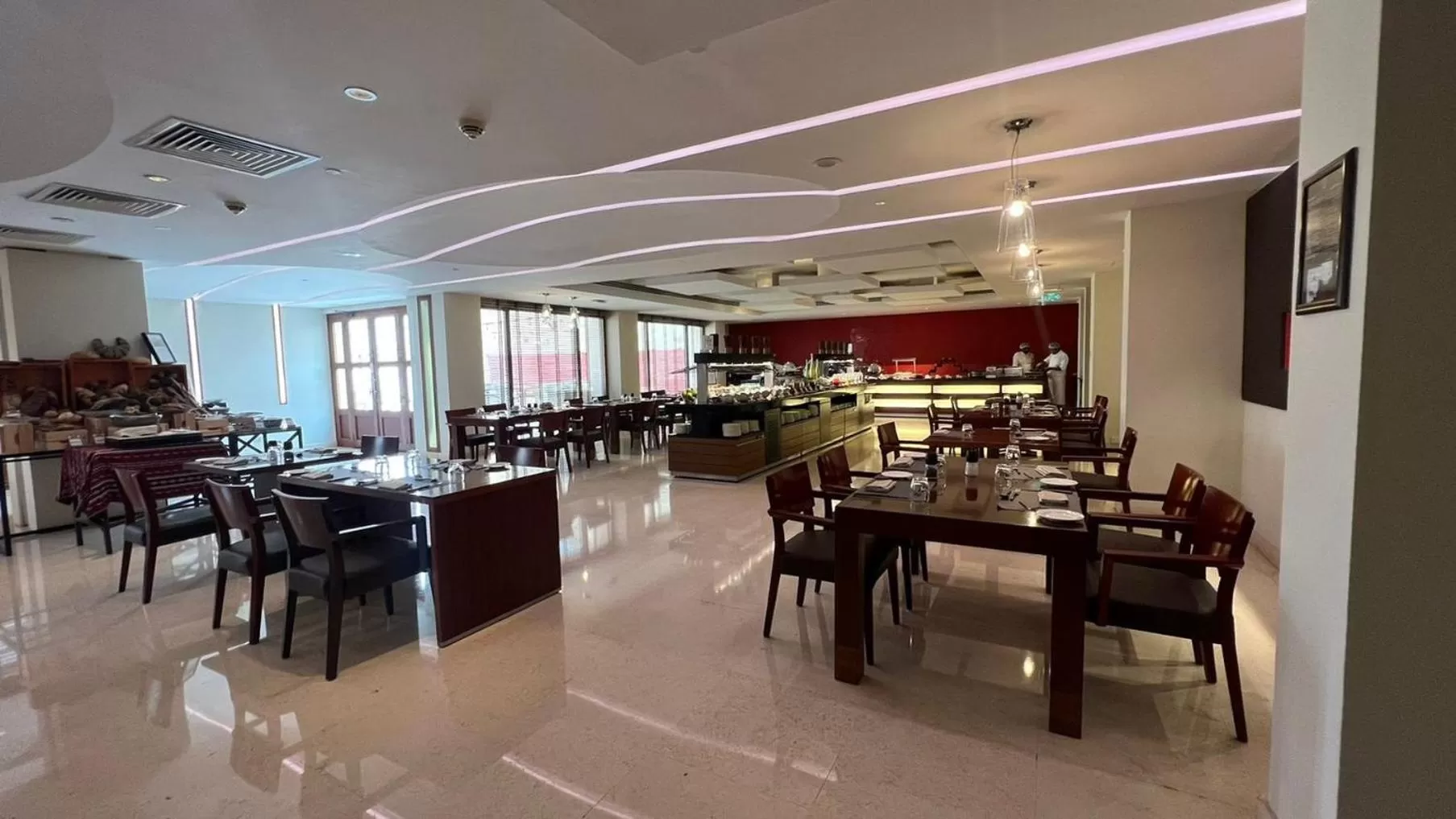 Restaurant/places to eat in Crowne Plaza Sohar by IHG