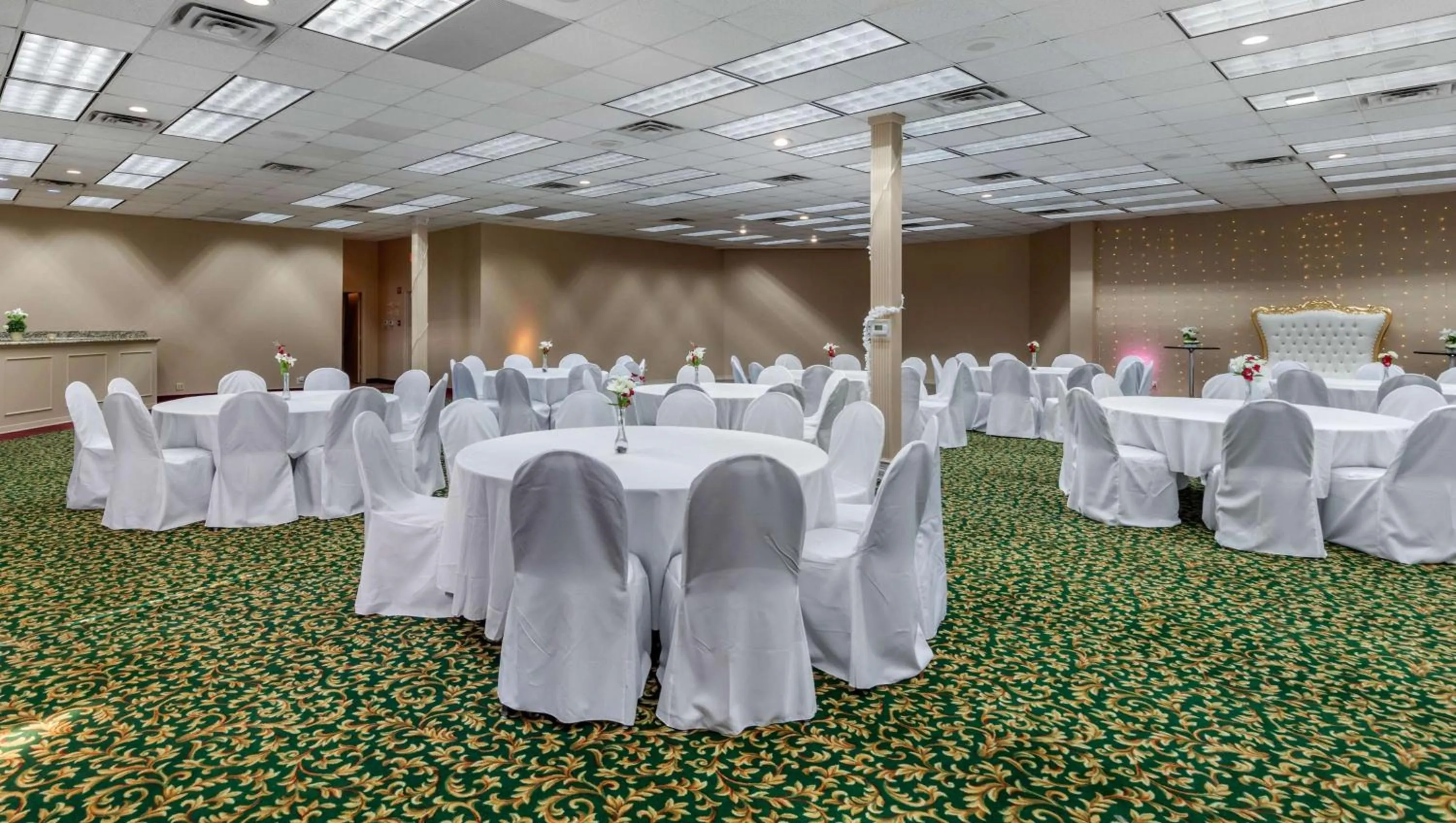 Banquet/Function facilities in Magnuson Grand Hotel and Conference Center Tyler
