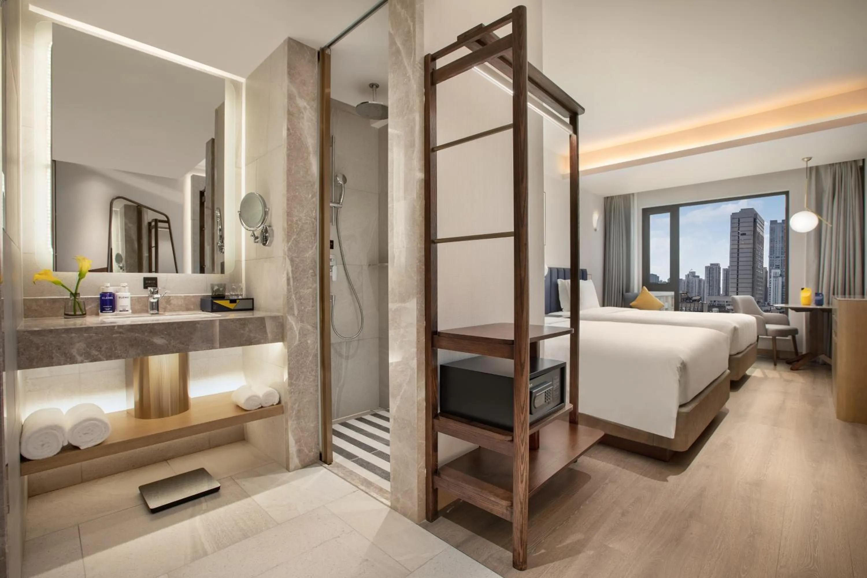 Photo of the whole room, Bed in voco Nanjing Oriental Pearl