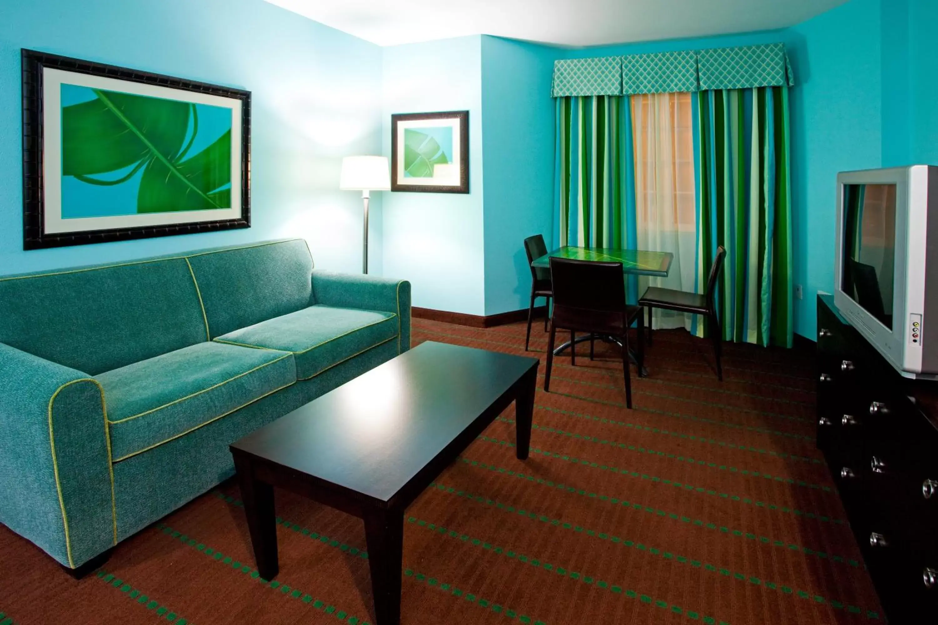 Deluxe King Room - Mobility Access in Holiday Inn Hotel & Suites Ocala Conference Center by IHG Deluxe King Room - Mobility Access in Holiday Inn Hotel & Suites Ocala Conference Center by IHG