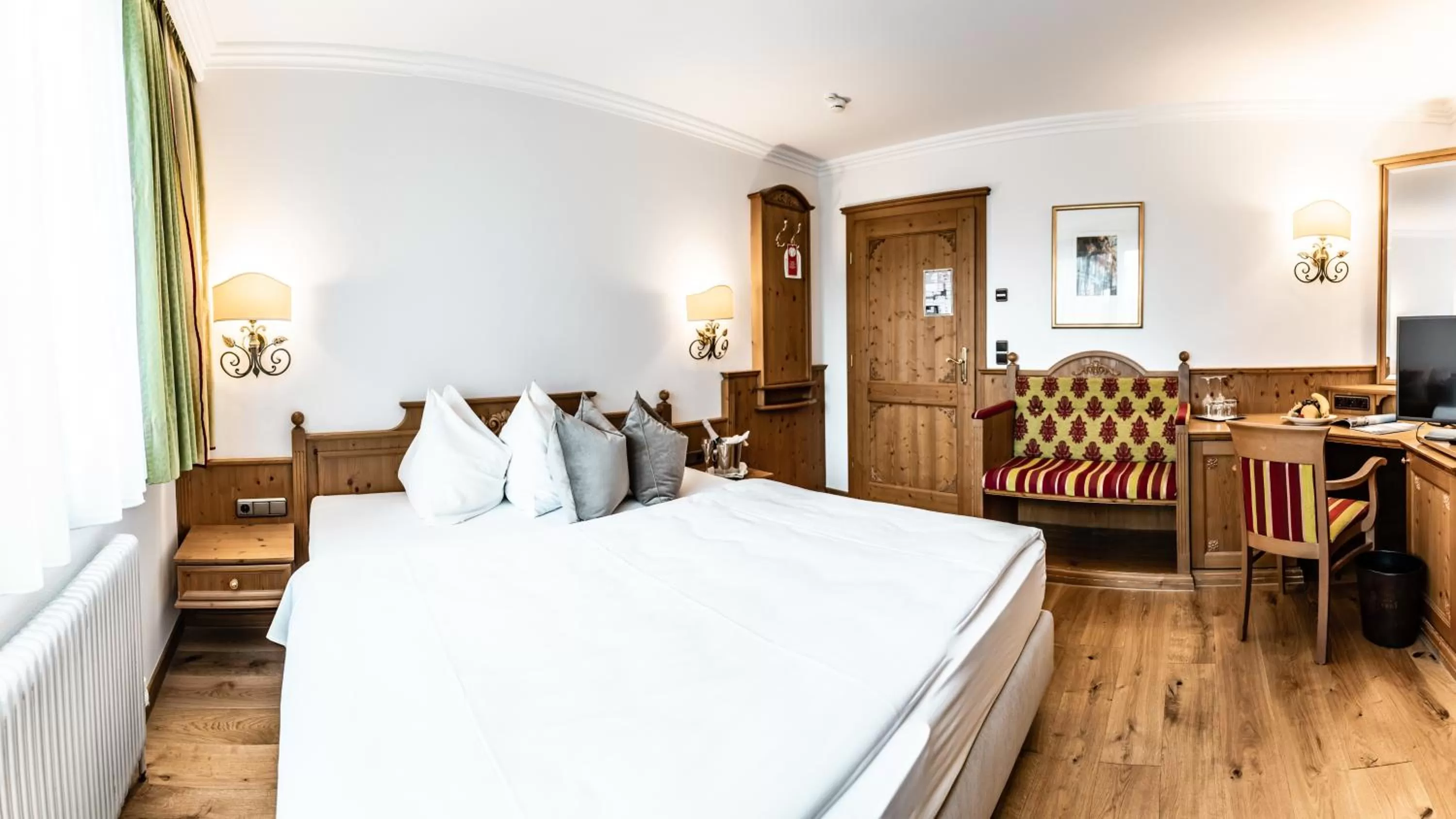 Photo of the whole room, Bed in Hotel Hubertushof