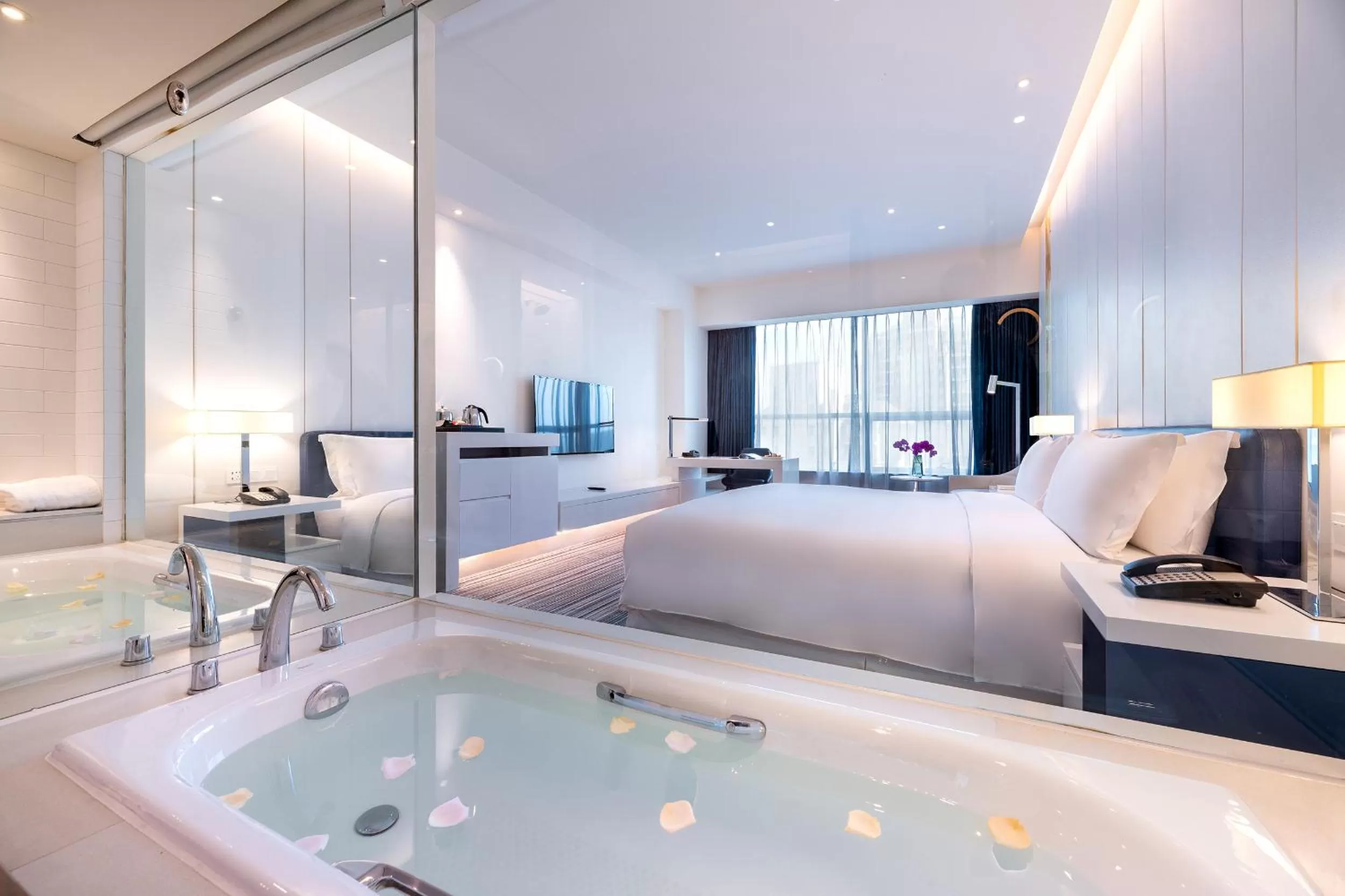 Bath, Bed in Grand Mercure Shanghai Century Park