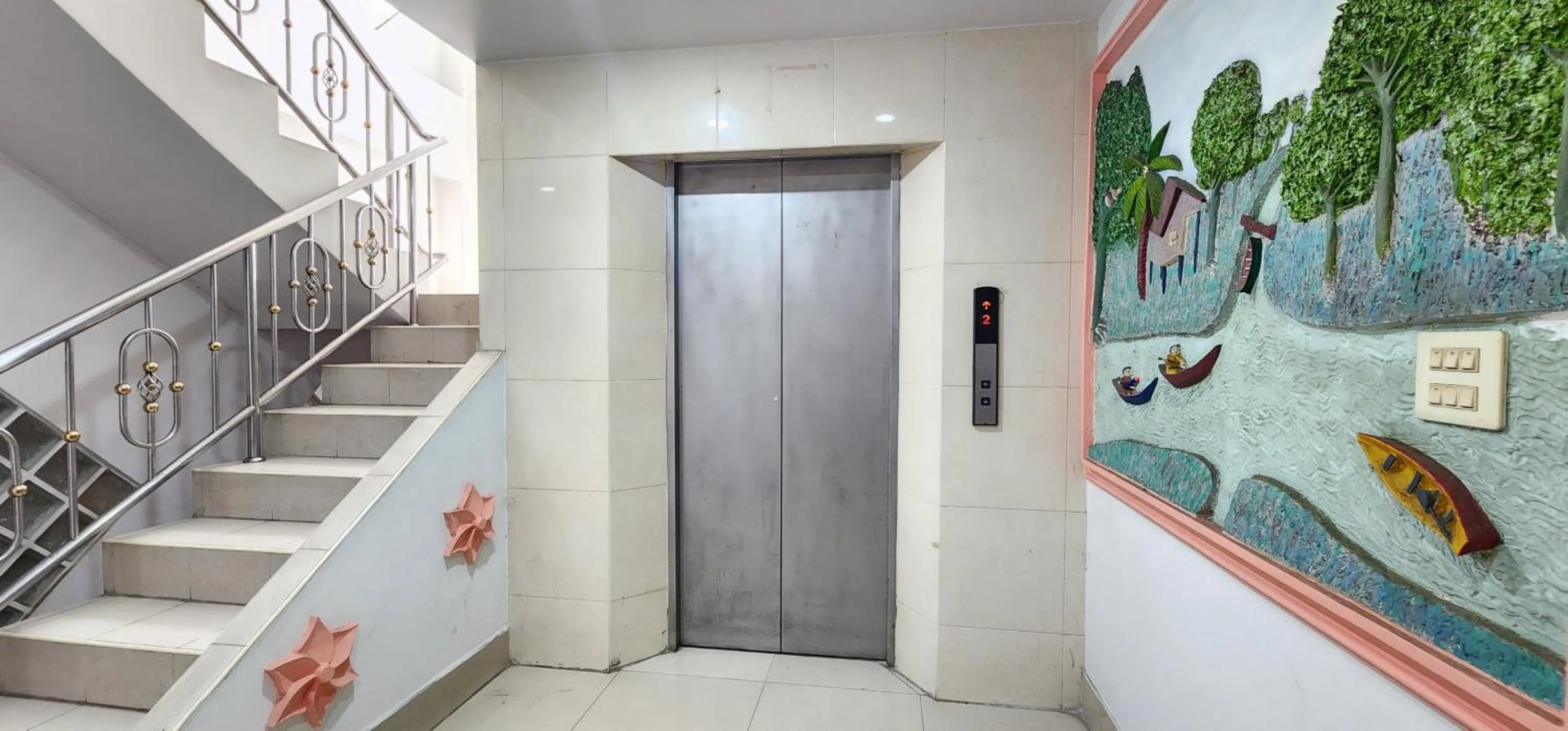 elevator in Royal Sweet Hotel