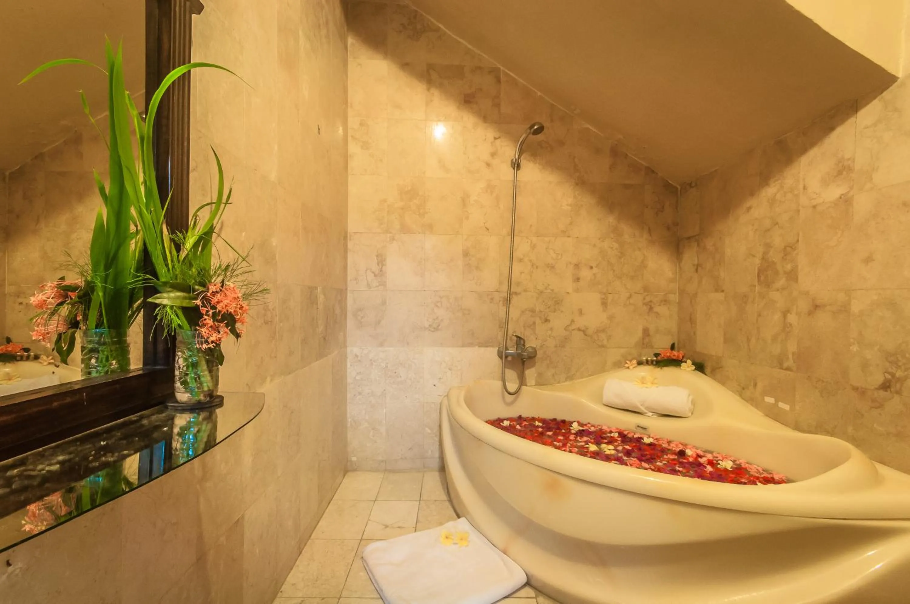 Massage in Sahadewa Resort & Spa