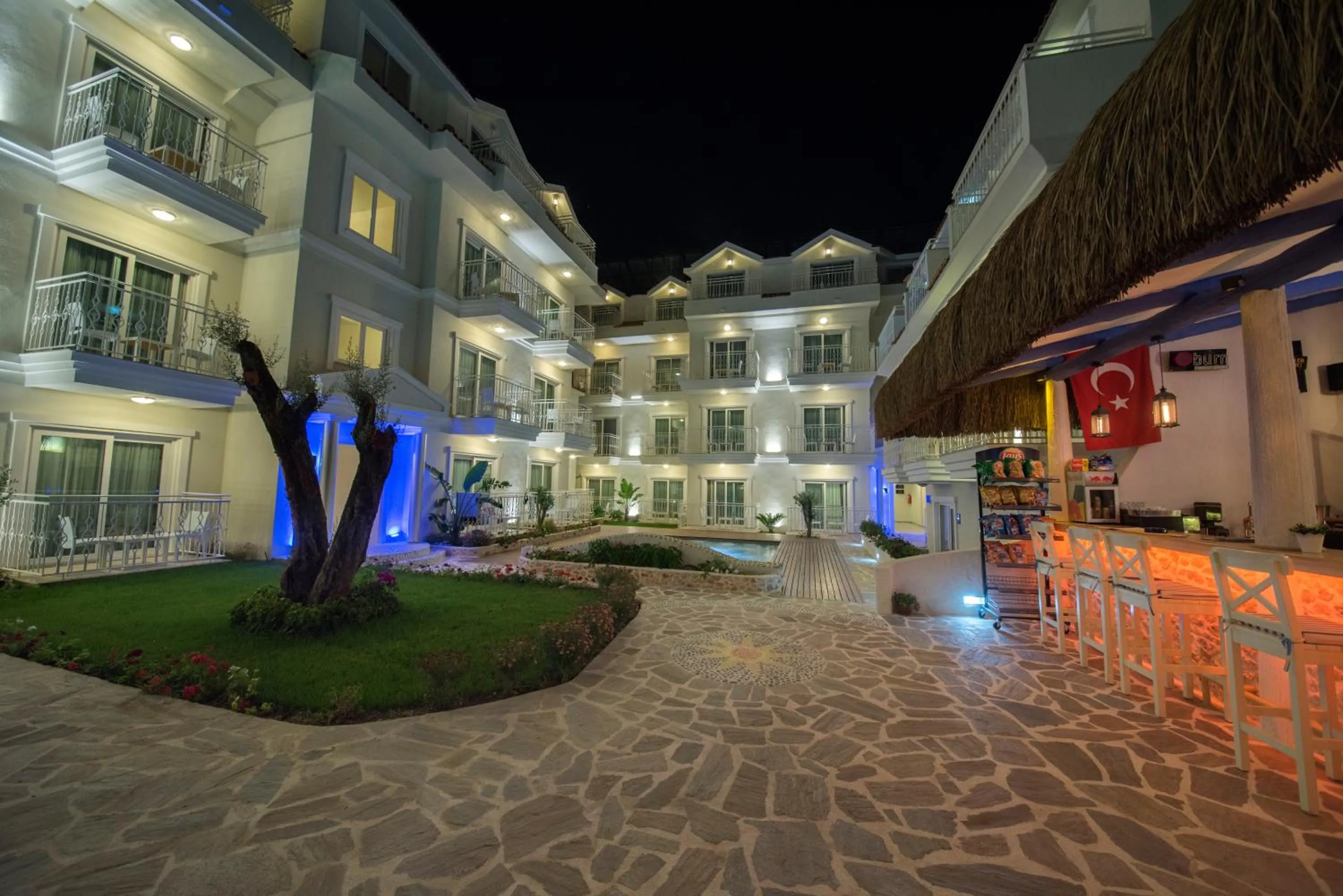 Property building in Montebello Deluxe Hotel