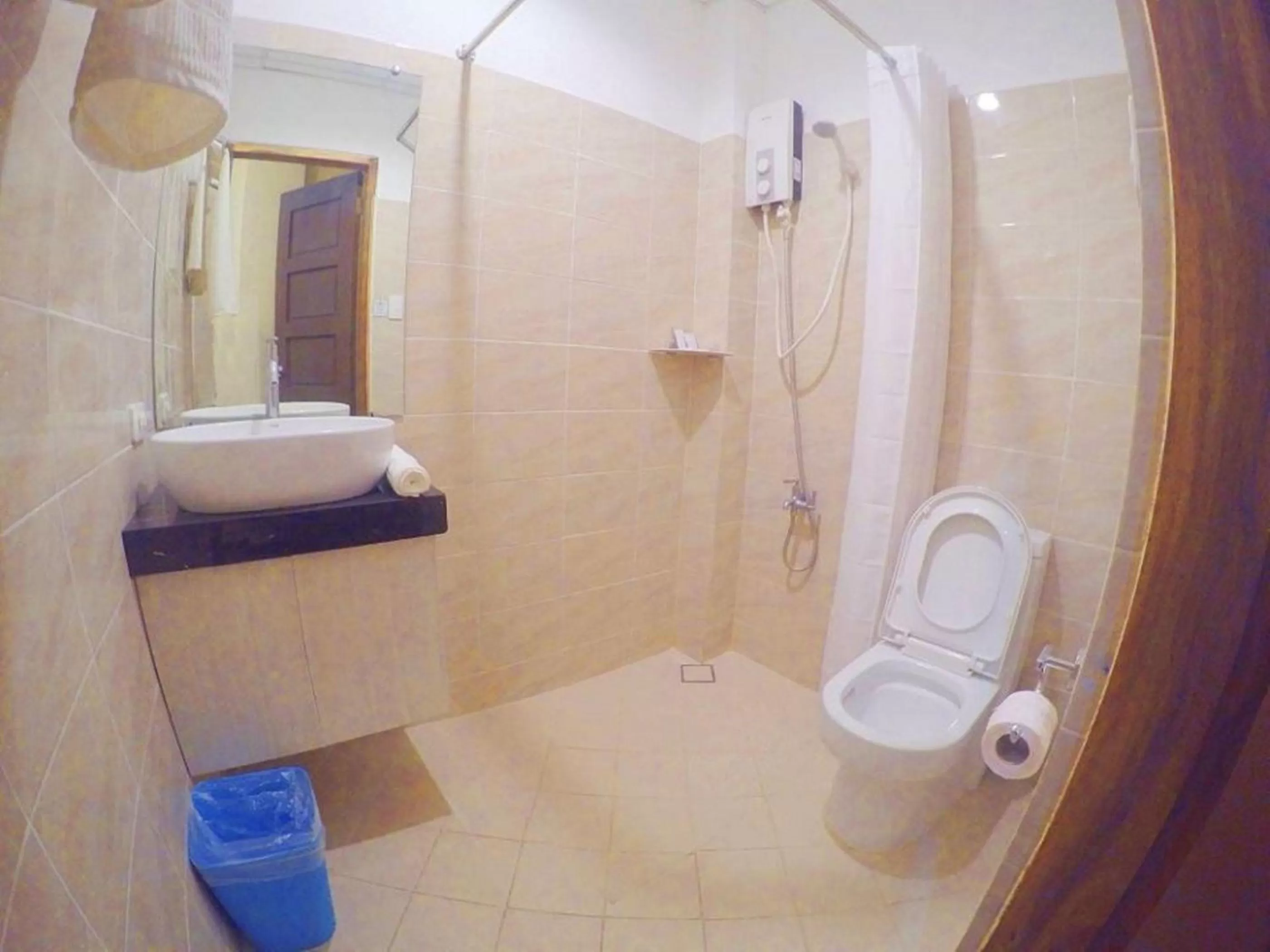 Shower in Golden Gate Suites