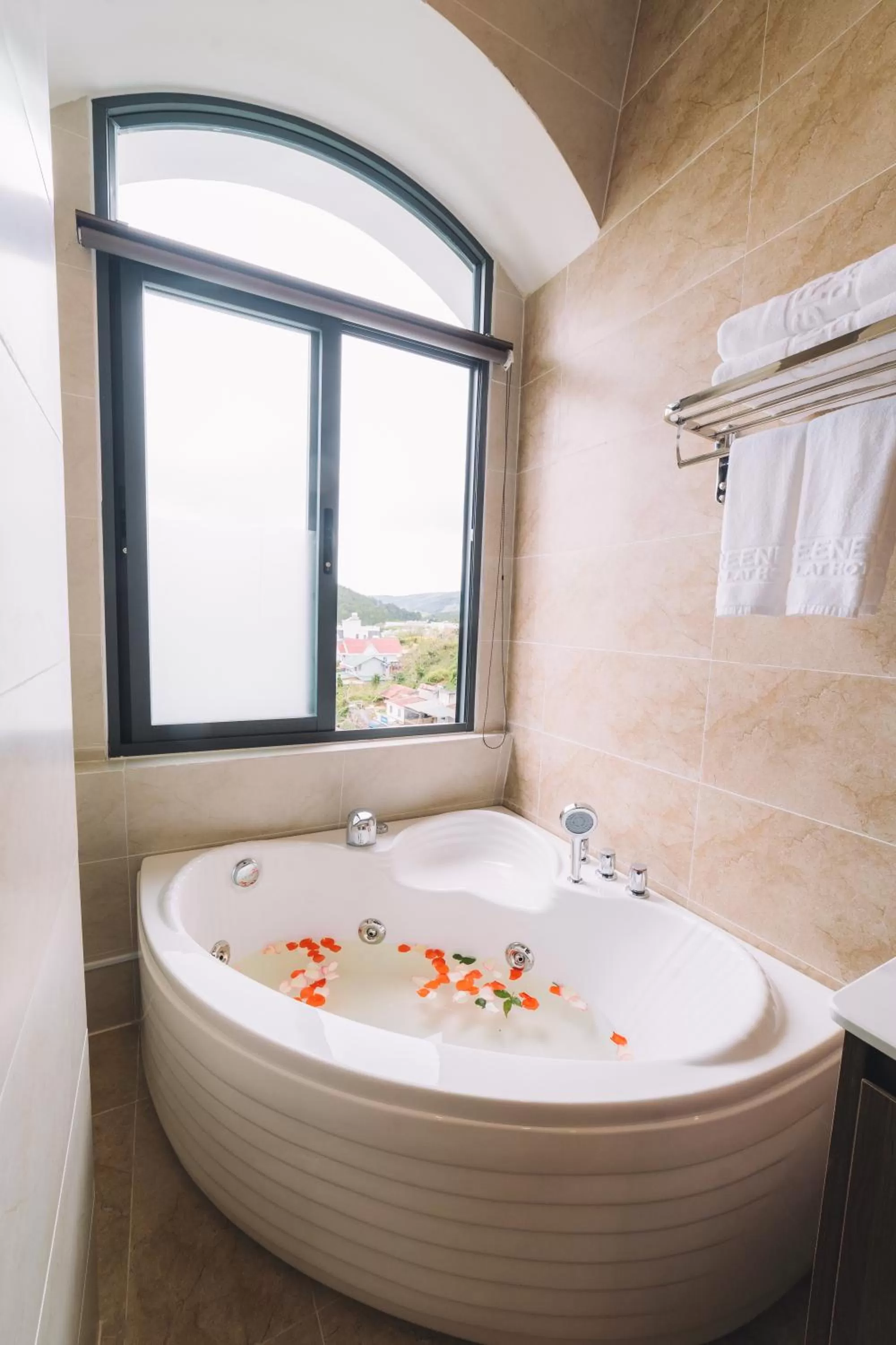 Shower in GREENECO DA LAT HOTEL - Khách sạn Green Eco Đà Lạt