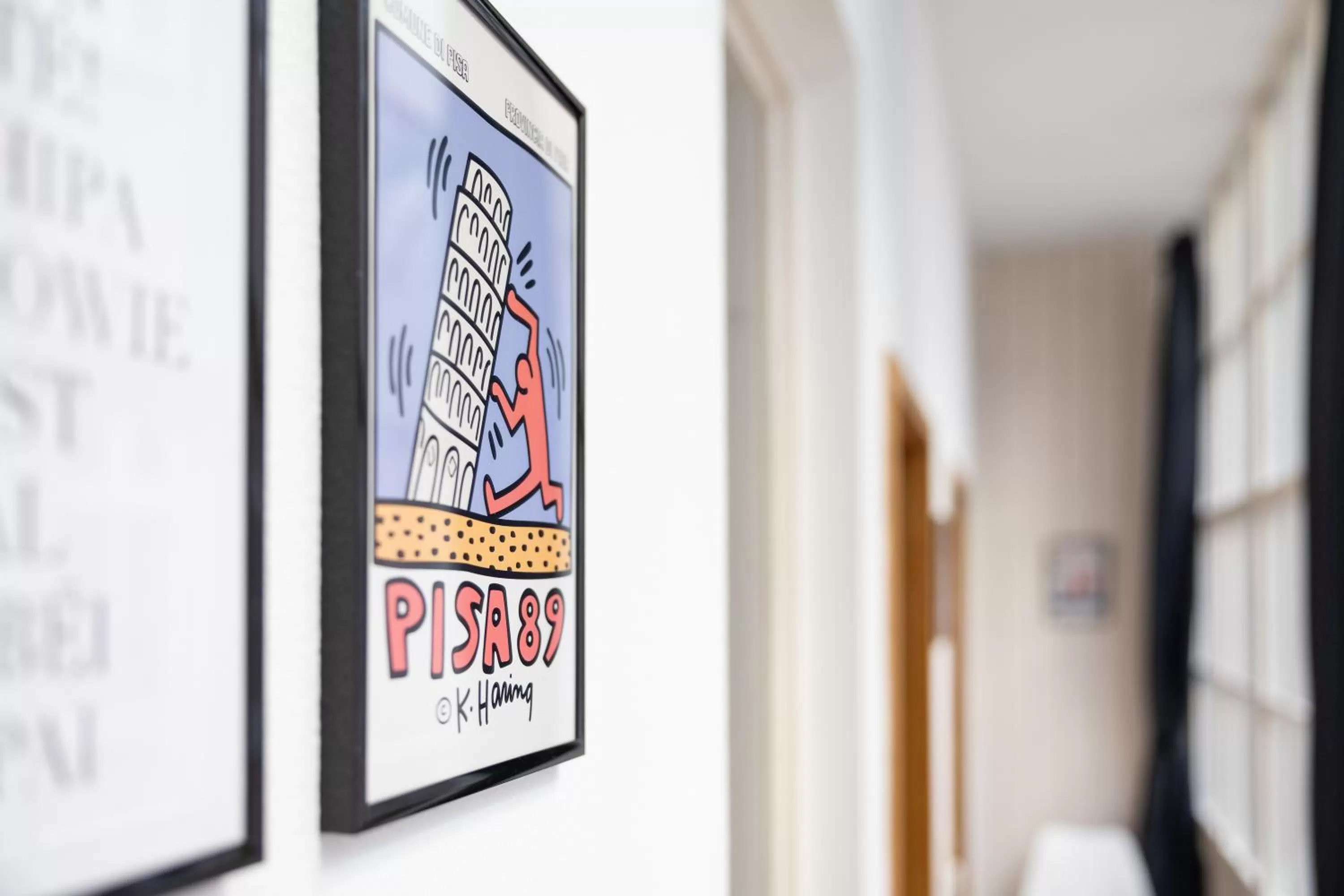 Decorative detail in Ko-Living Space an der Oper - Street Art Design Apartments