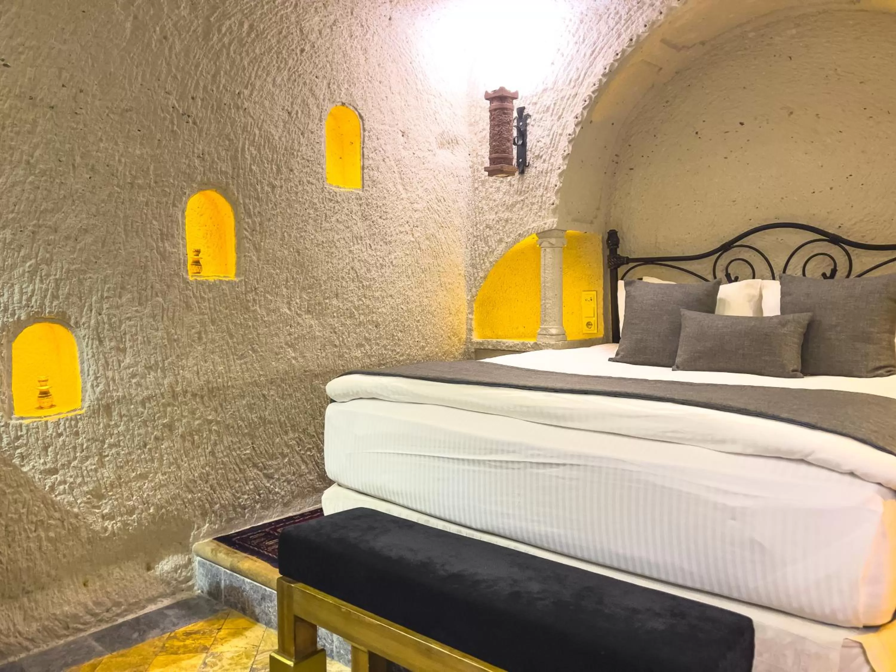 View (from property/room), Bed in Local Cave House