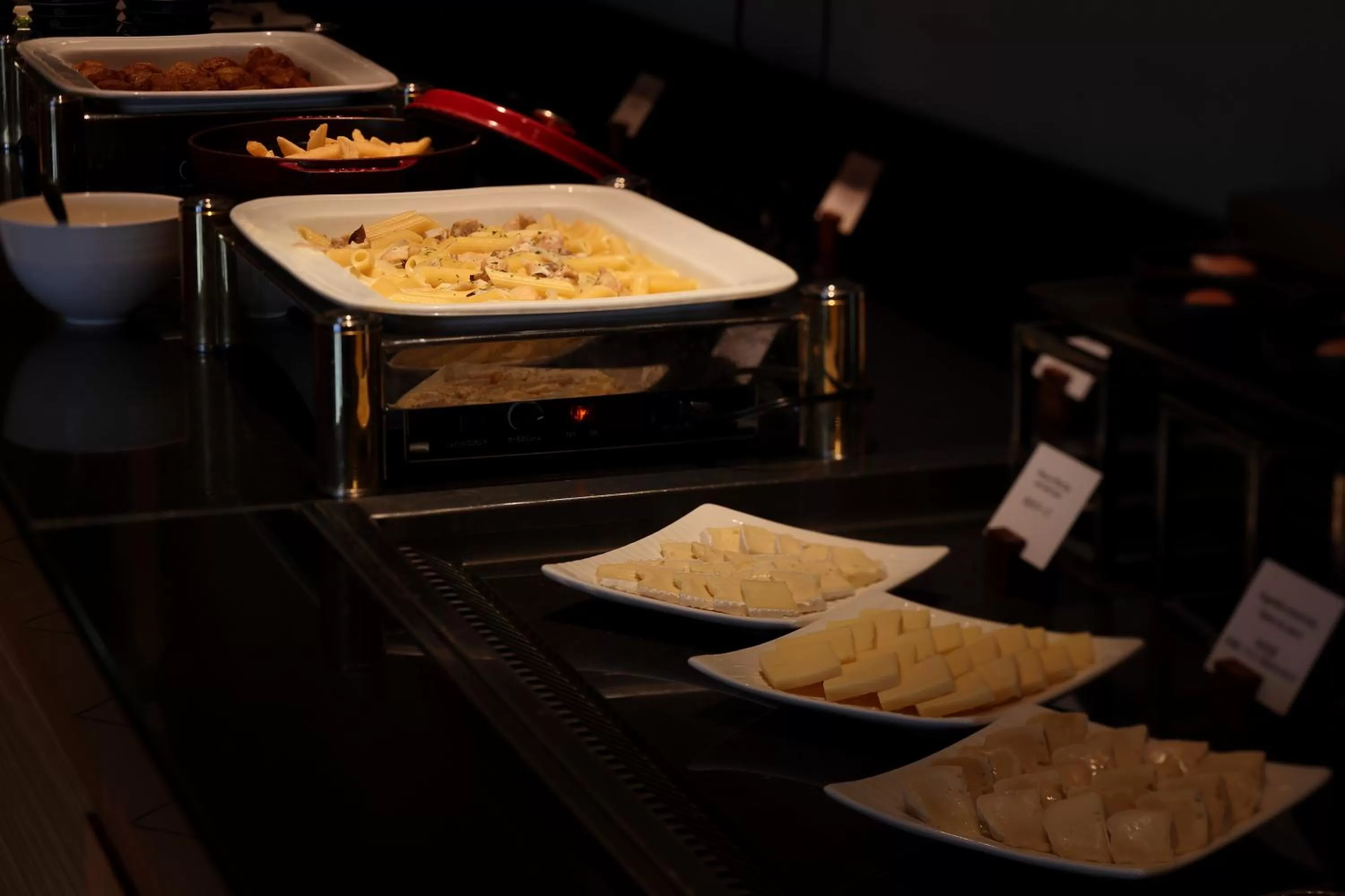 Lounge or bar in ANA Crowne Plaza Kobe by IHG