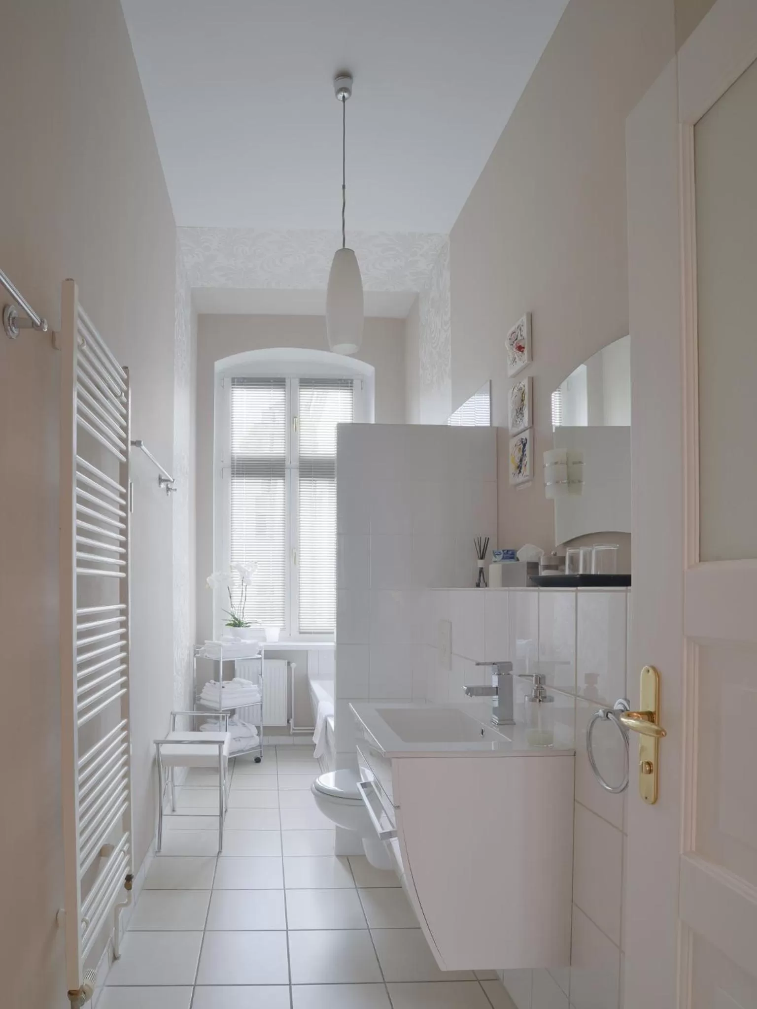 Bathroom, Kitchen/Kitchenette in Boutique Hotel Mittendrin Berlin