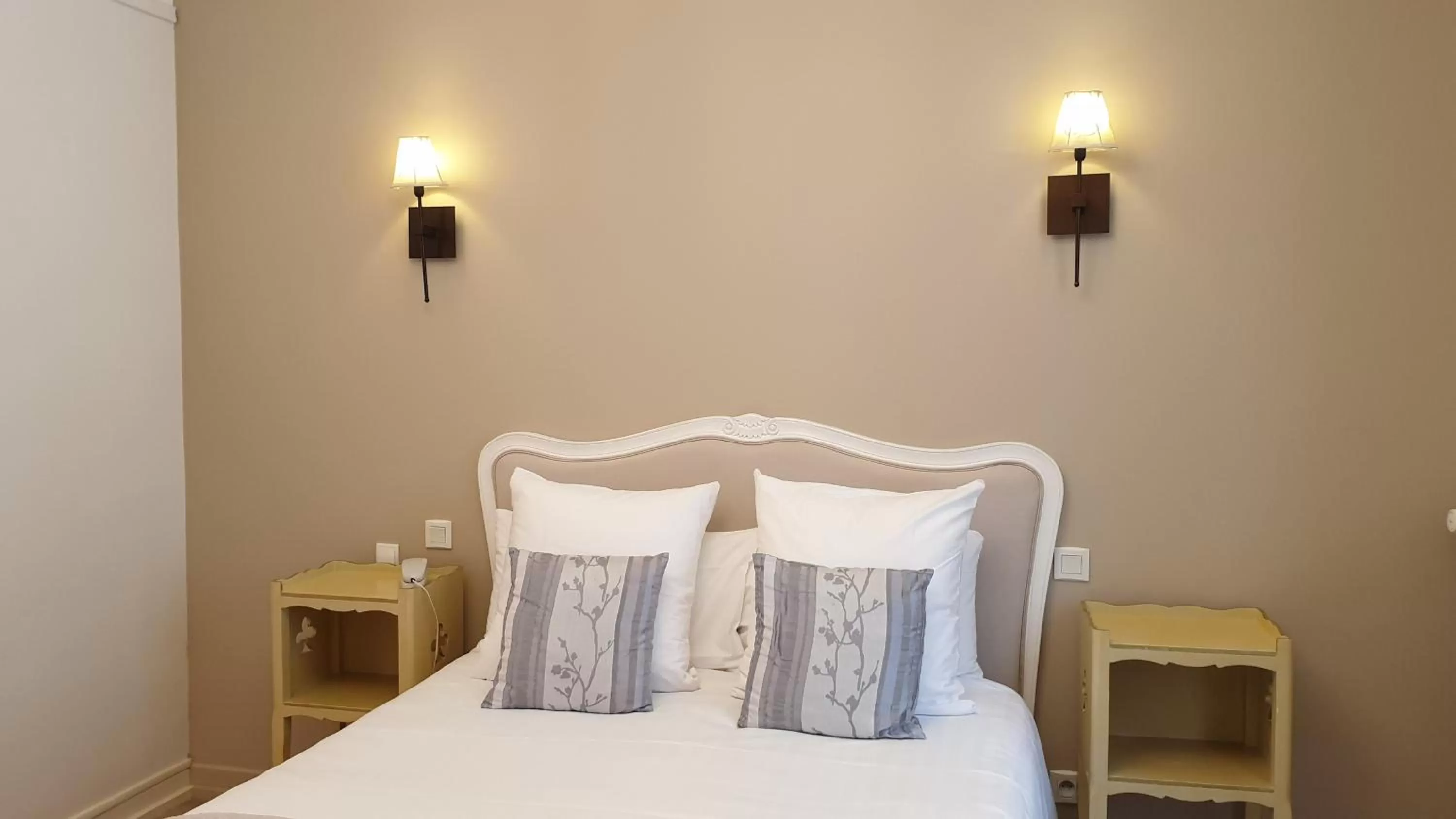 Bed in Hôtel La Résidence