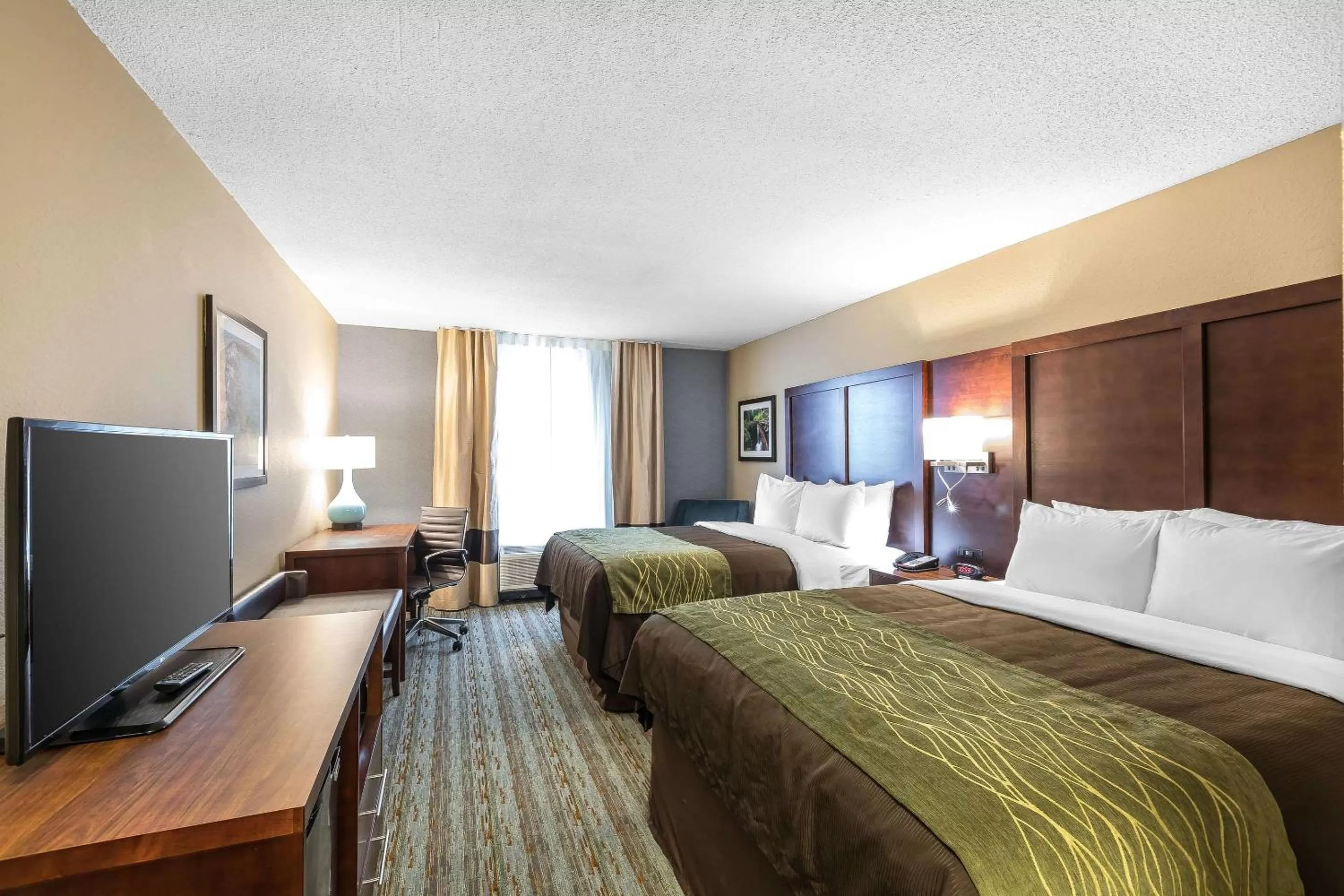 Photo of the whole room, Bed in Comfort Inn Bay City - Riverfront