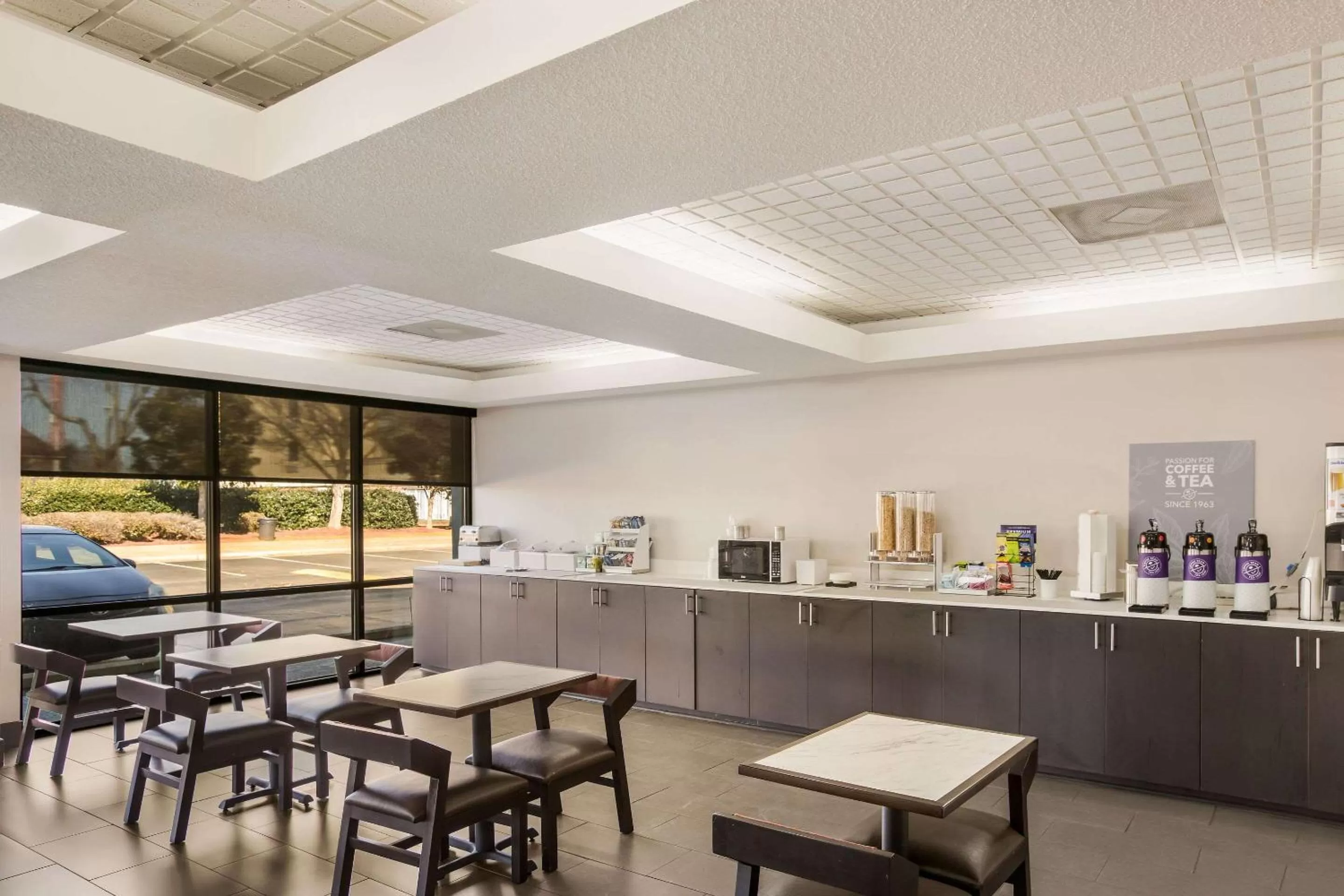 Restaurant/places to eat in Clarion Pointe Forsyth I-75