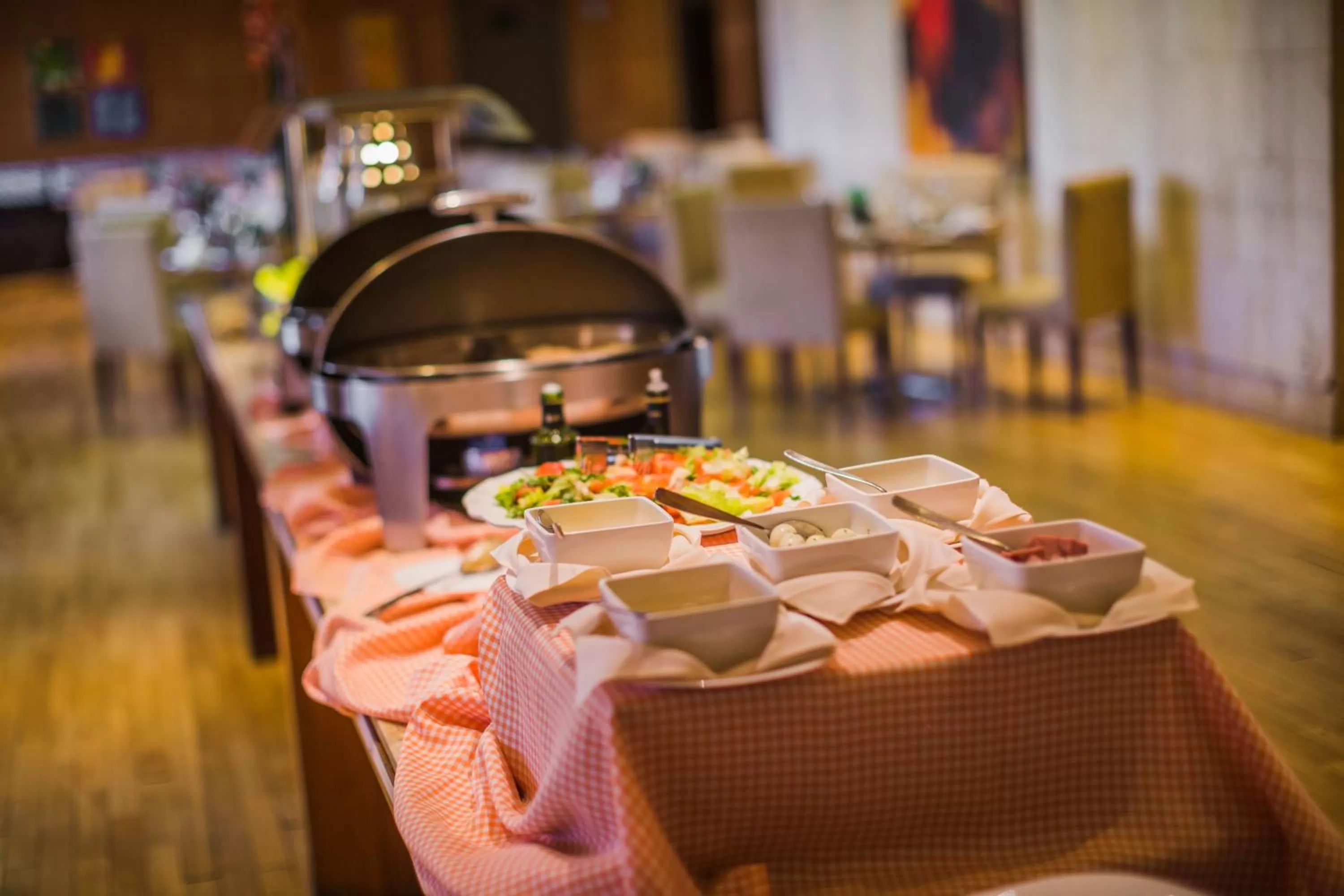 Restaurant/Places to Eat in Grand Bittar Hotel