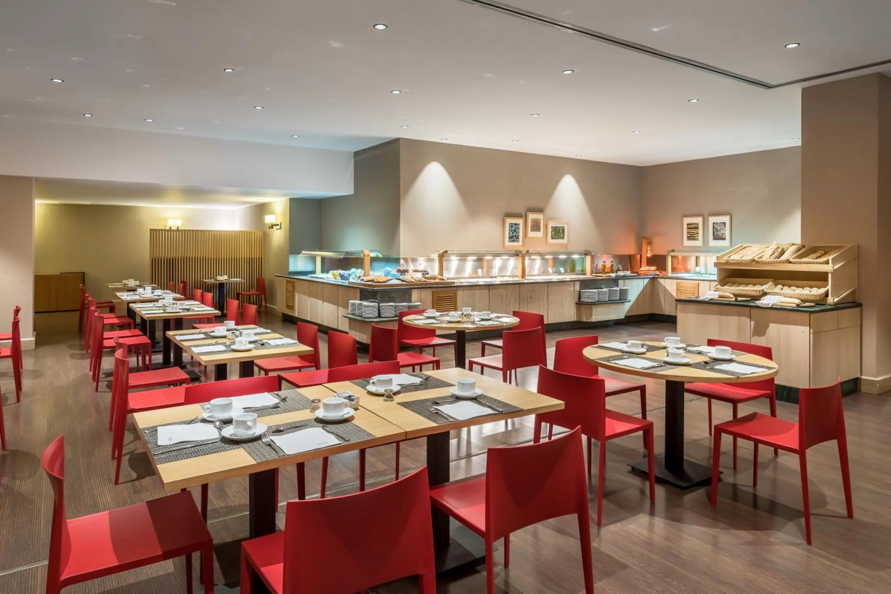 Restaurant/places to eat in Occidental Granada