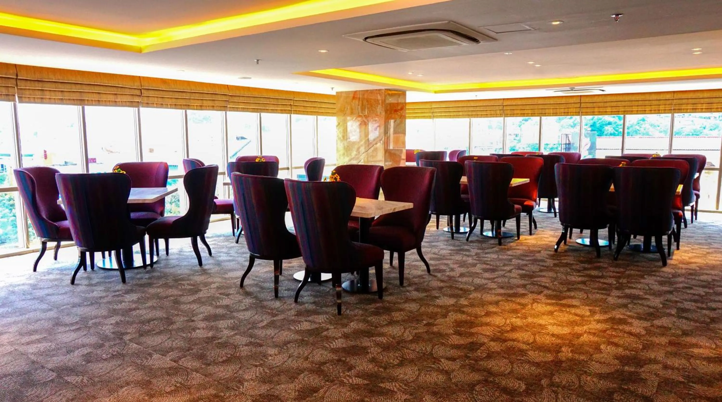 Lounge or bar in Louis Kienne Hotel Pandanaran