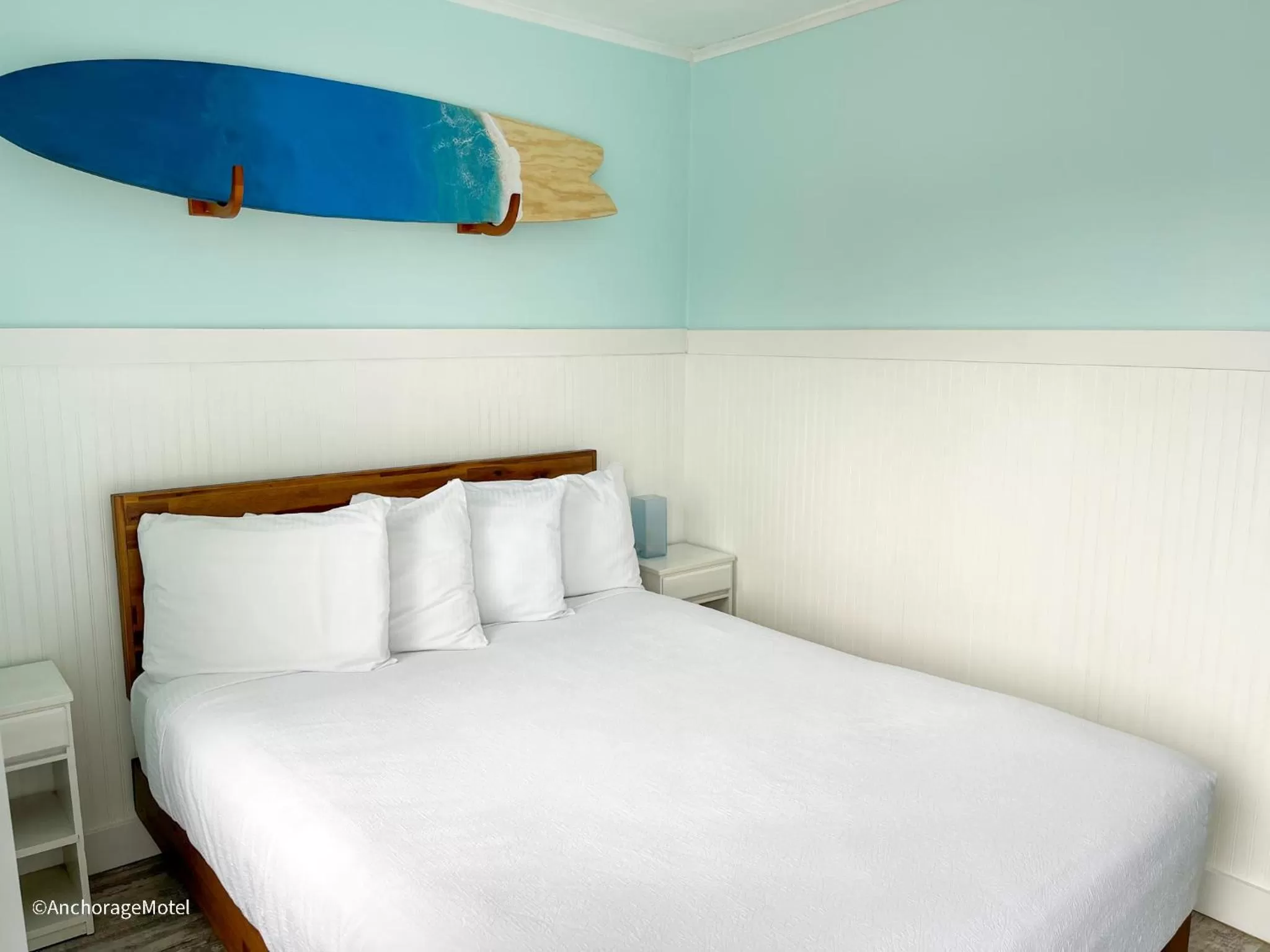 Bed in The Anchorage Motel