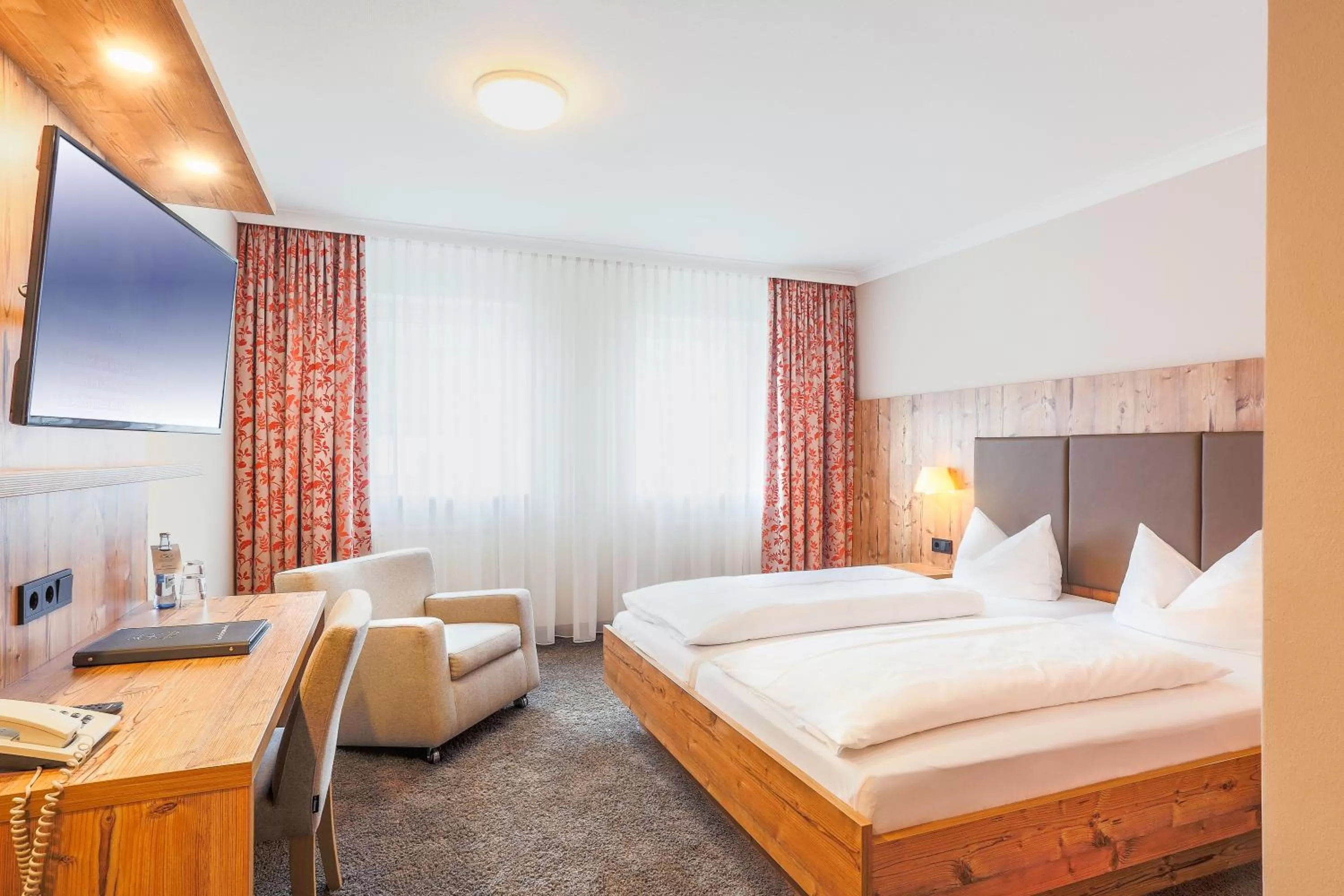 Photo of the whole room, Bed in Hotel - Restaurant Erich Rödiger