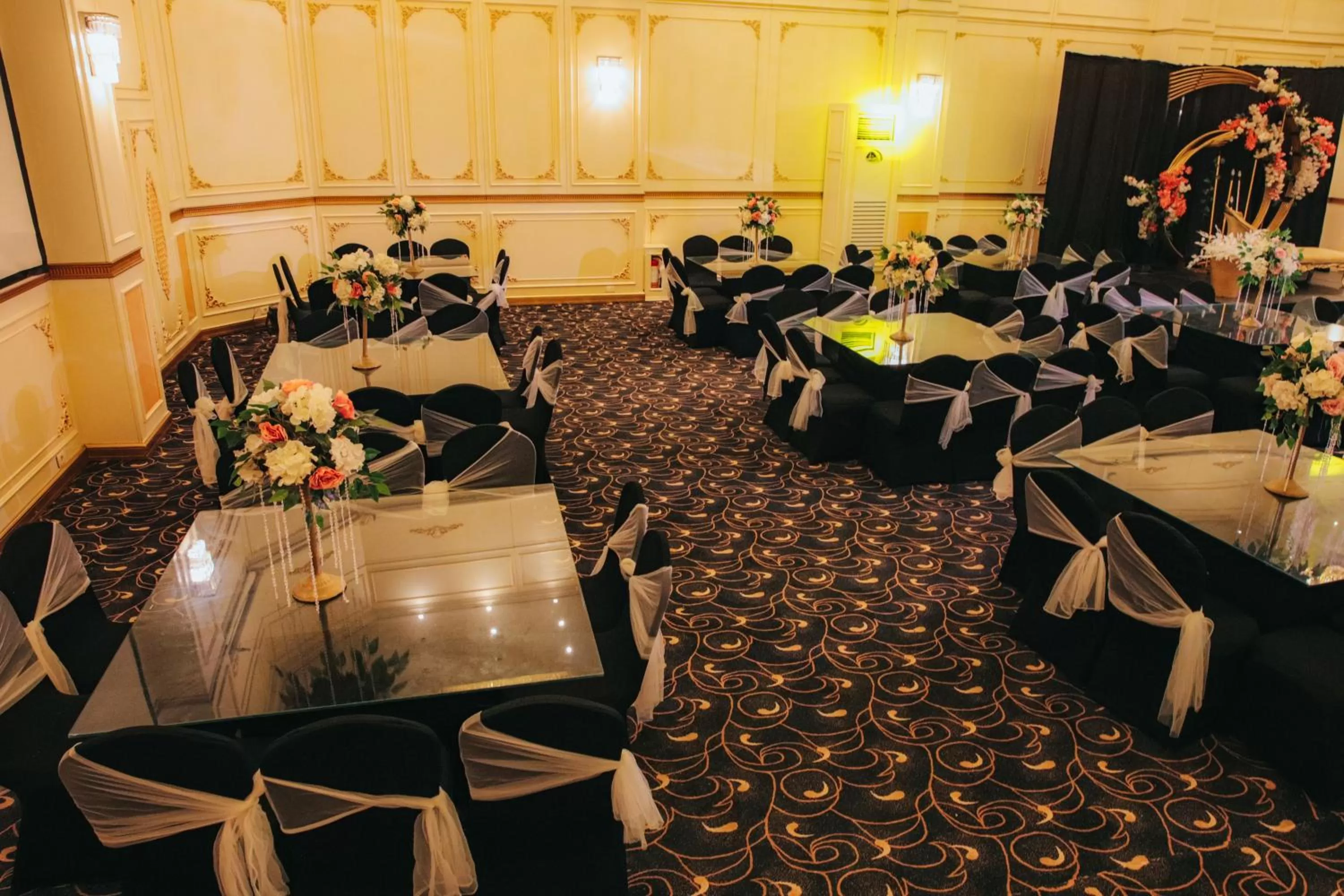 Nightclub / DJ, Restaurant/Places to Eat in Aracan Portsaid