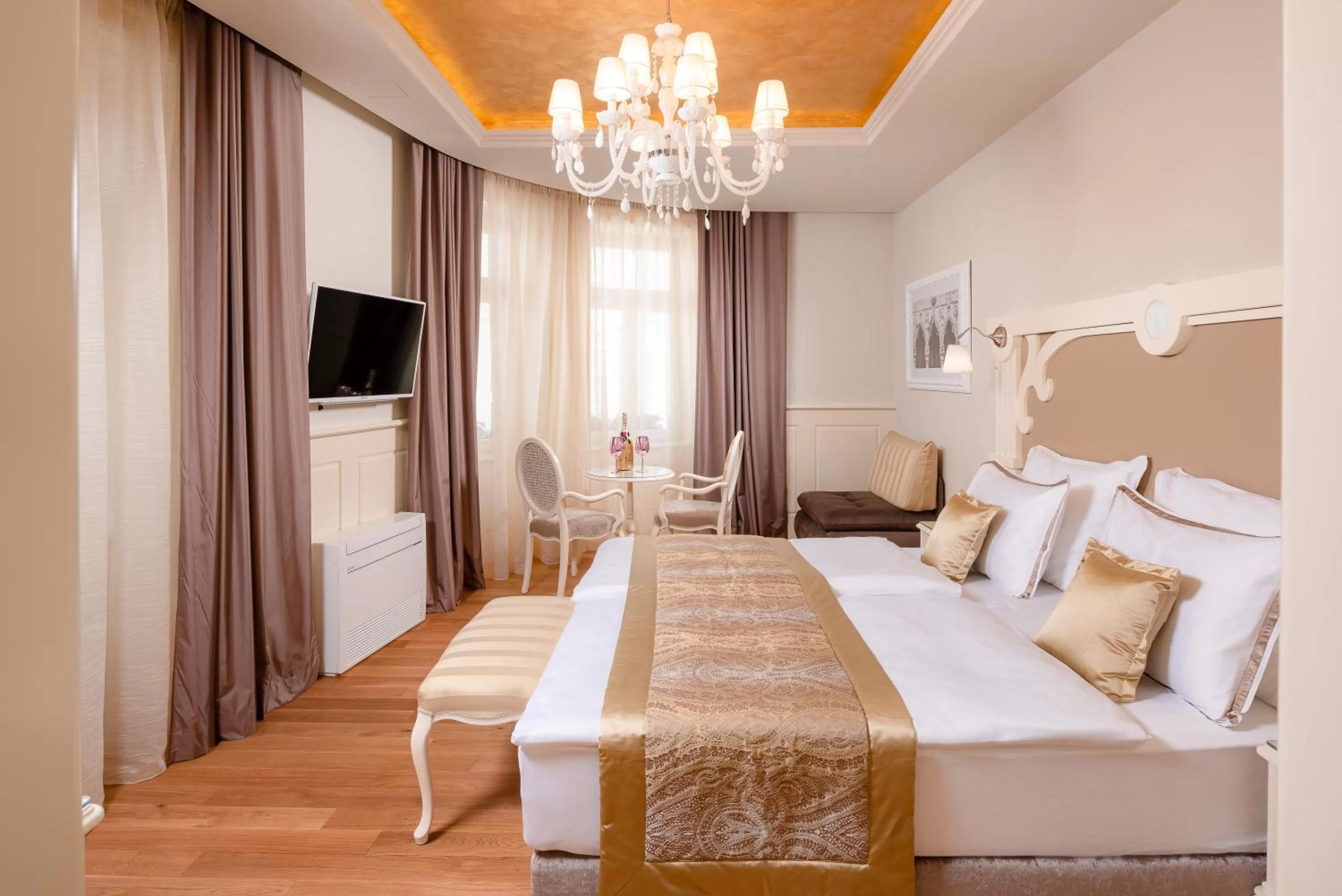 Photo of the whole room, Bed in Piazza Heritage Hotel