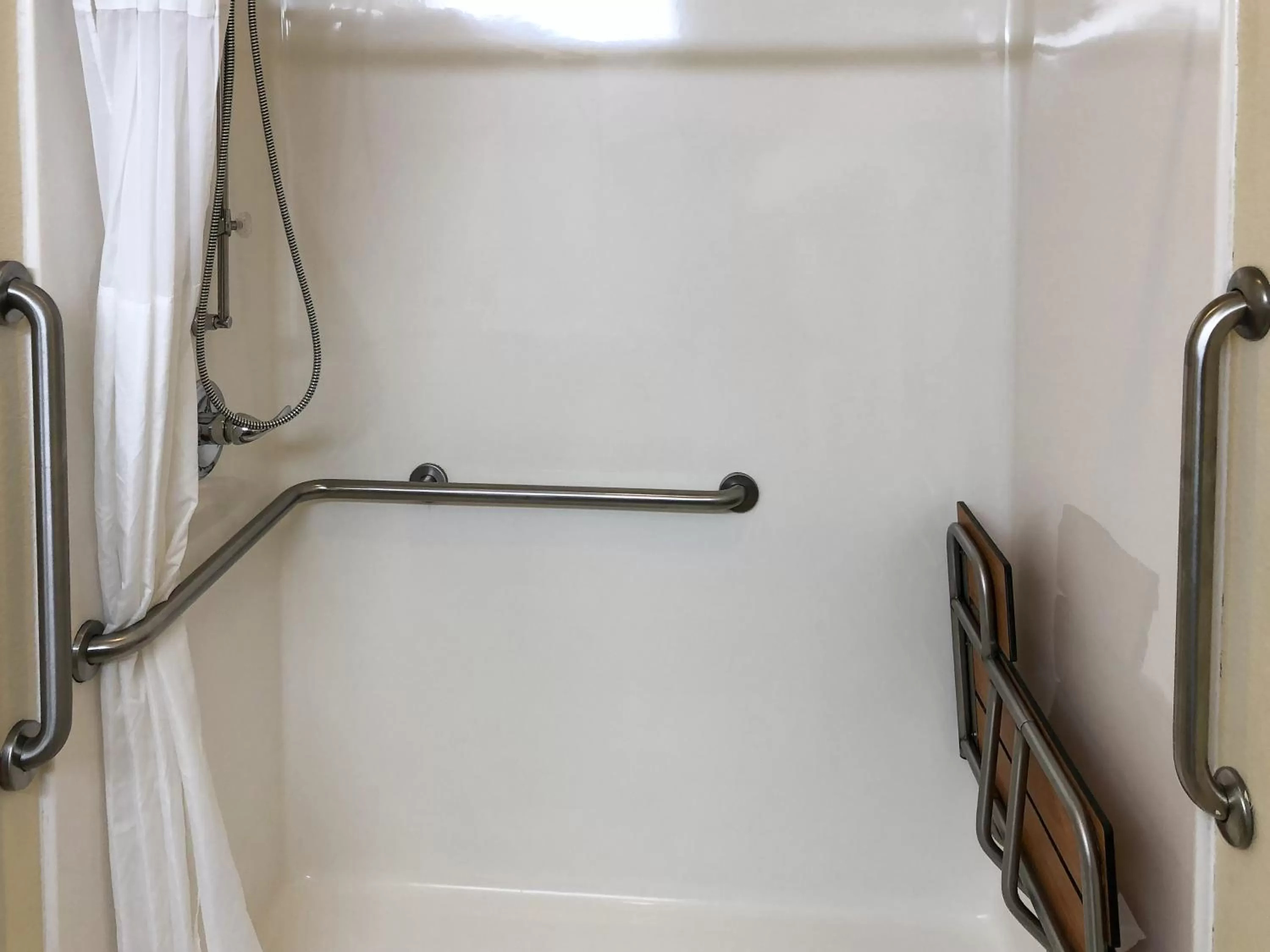 Shower in Quality Inn & Suites Alma I-40