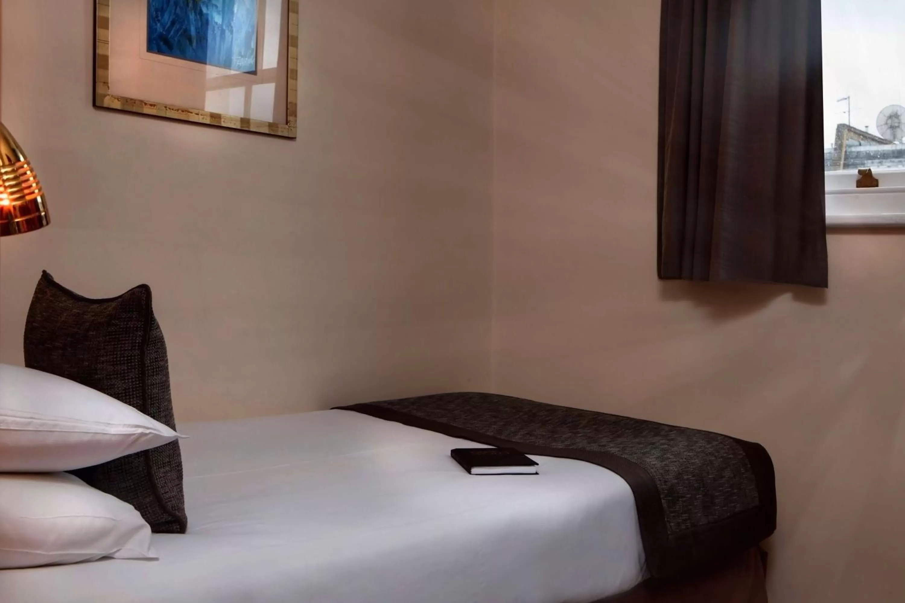 Photo of the whole room, Bed in Best Western Corona Hotel