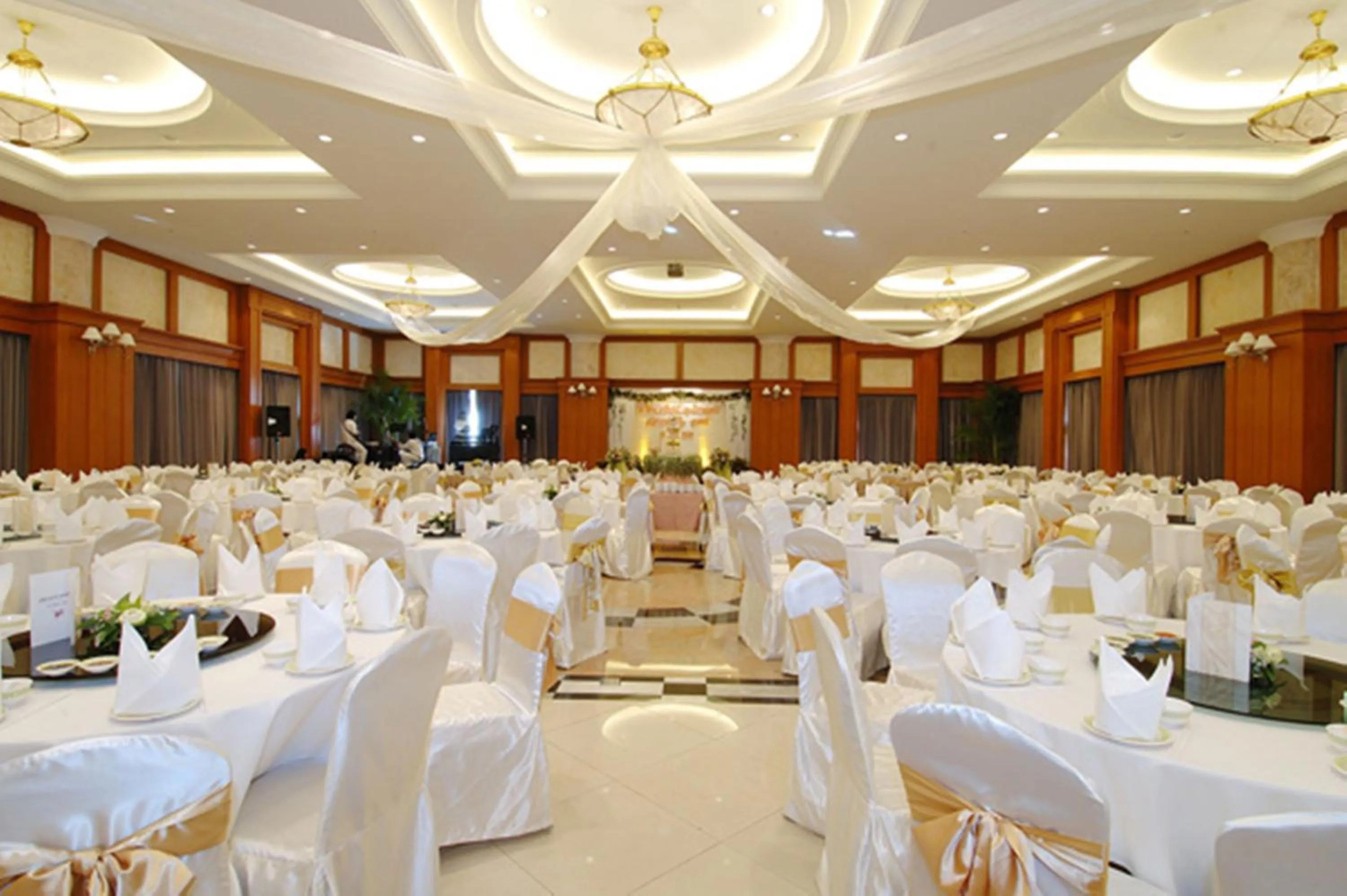 Banquet/Function facilities in Long Beach Garden Hotel & Pavilions