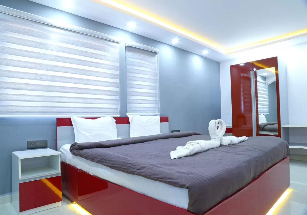 Photo of the whole room, Bed in M aples Jacks Place