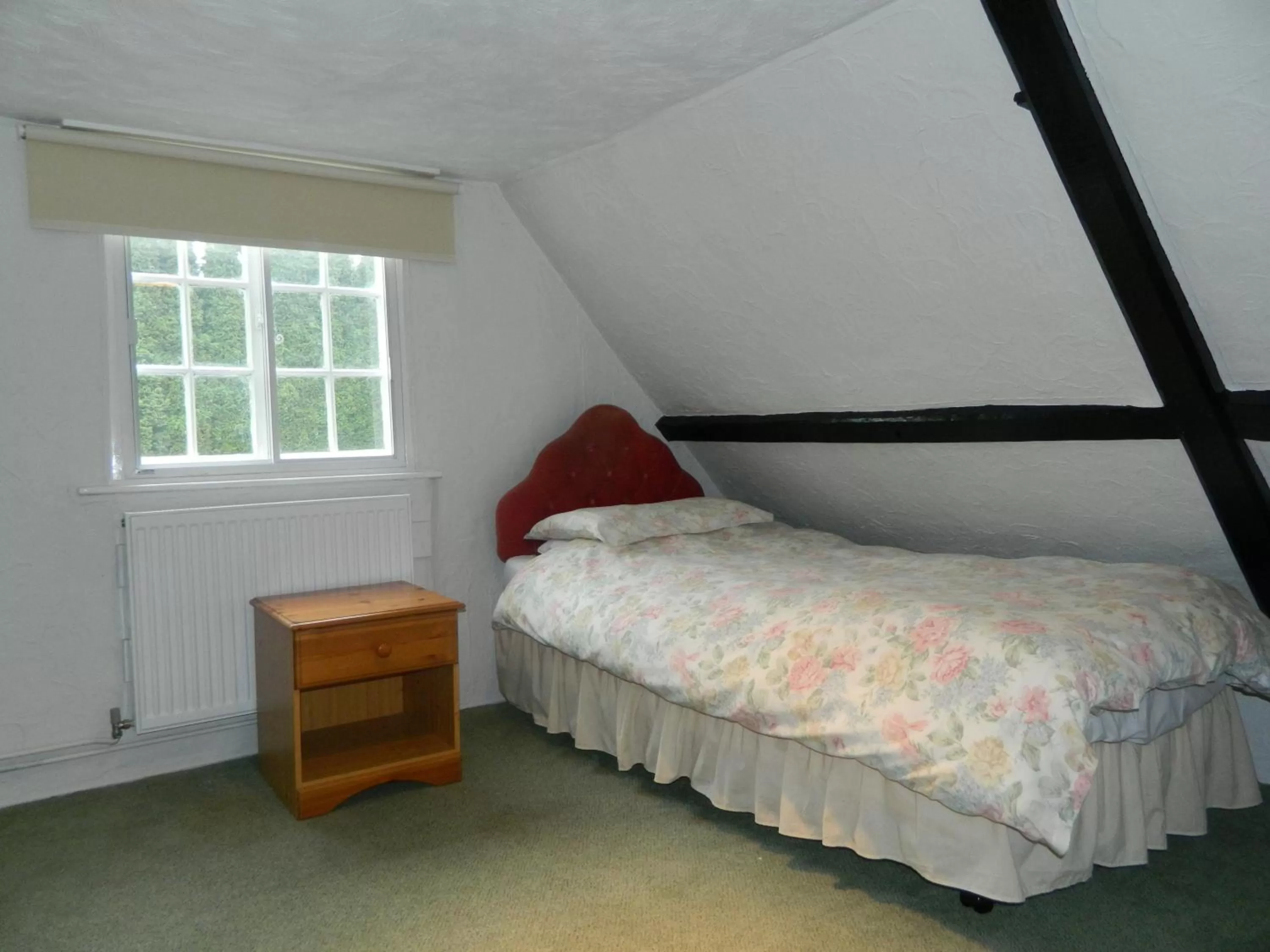 Bed in The Cedars Hotel