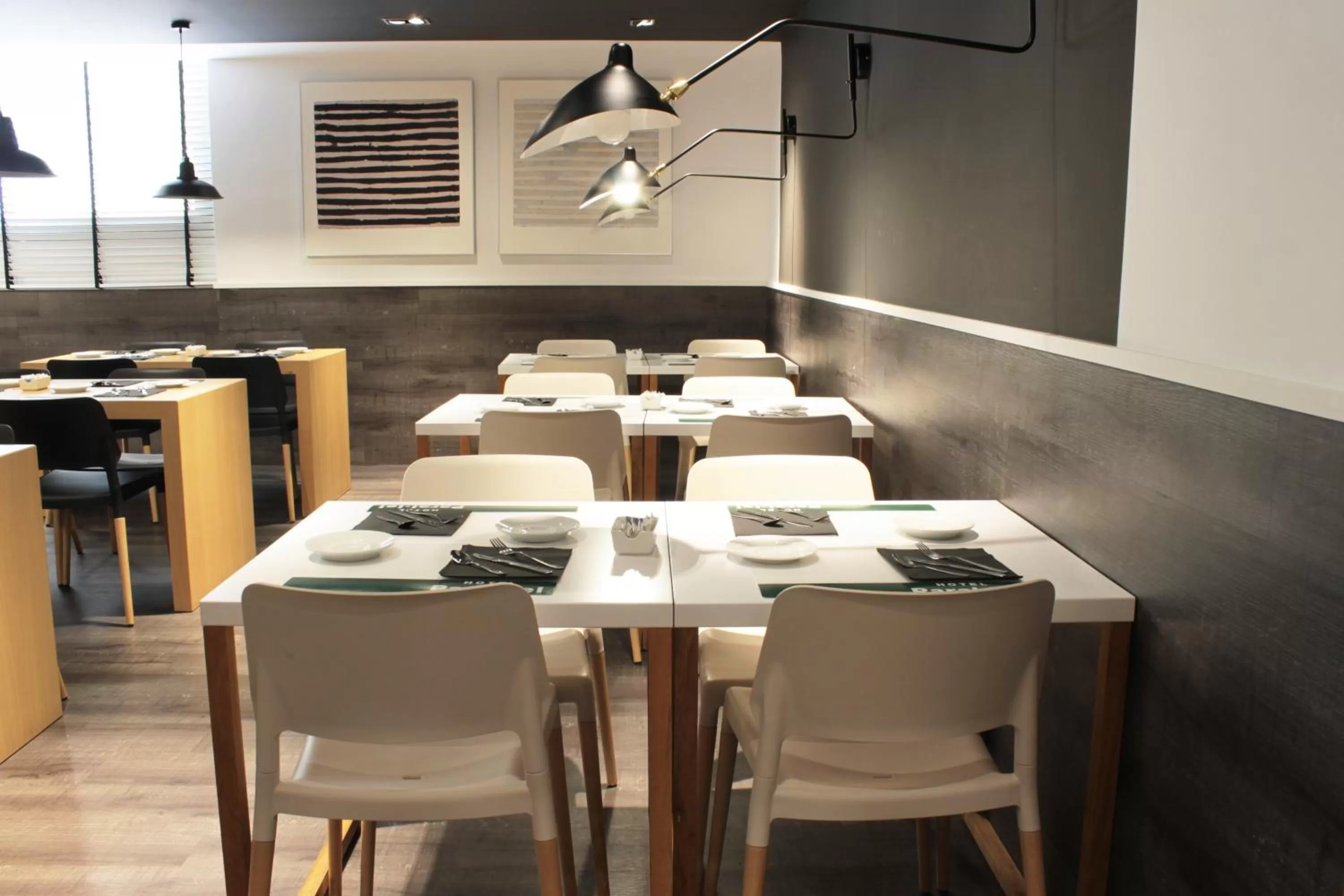 Restaurant/places to eat in Paral·lel