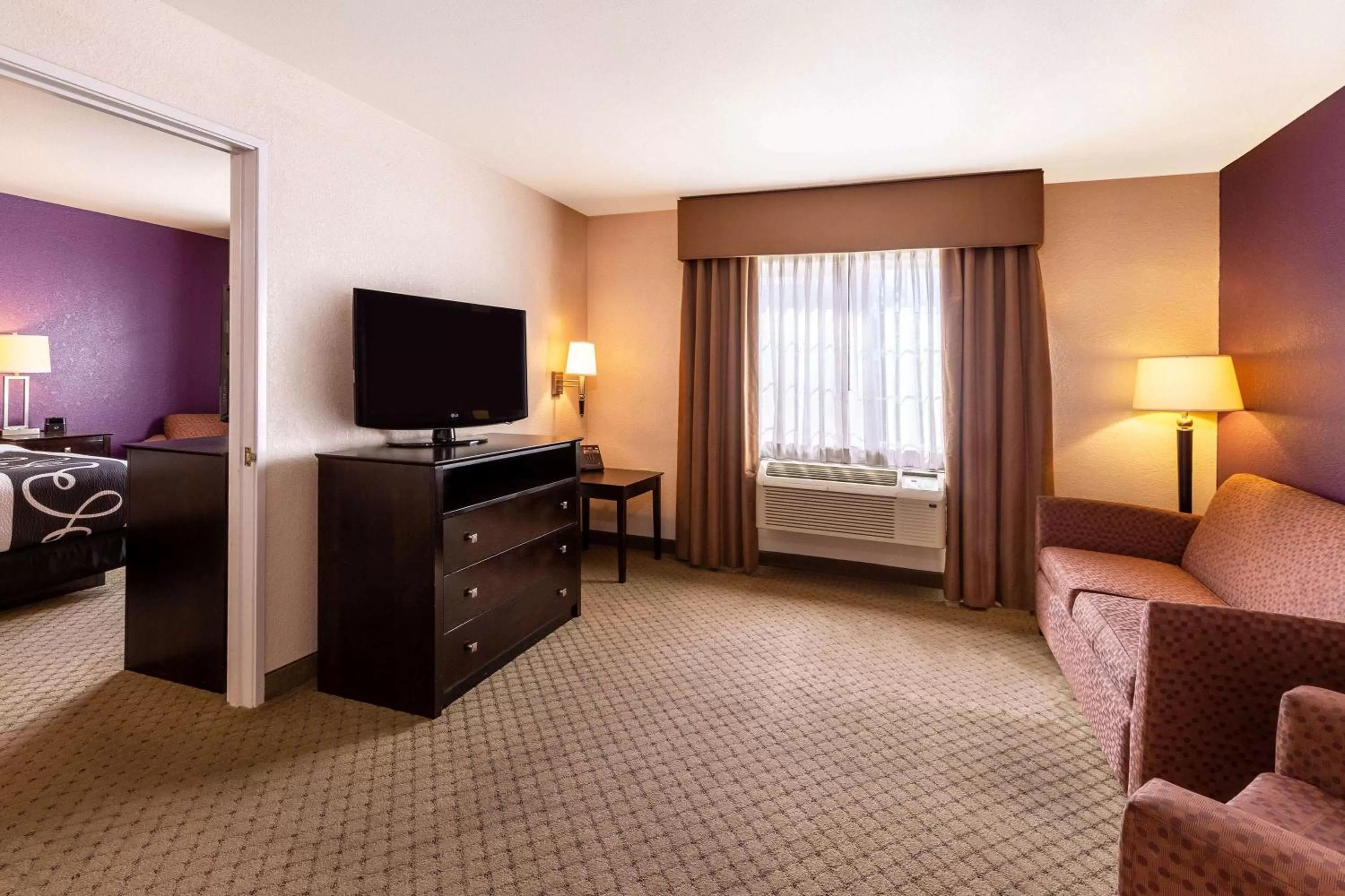 Photo of the whole room, Bed in La Quinta by Wyndham Spokane Valley