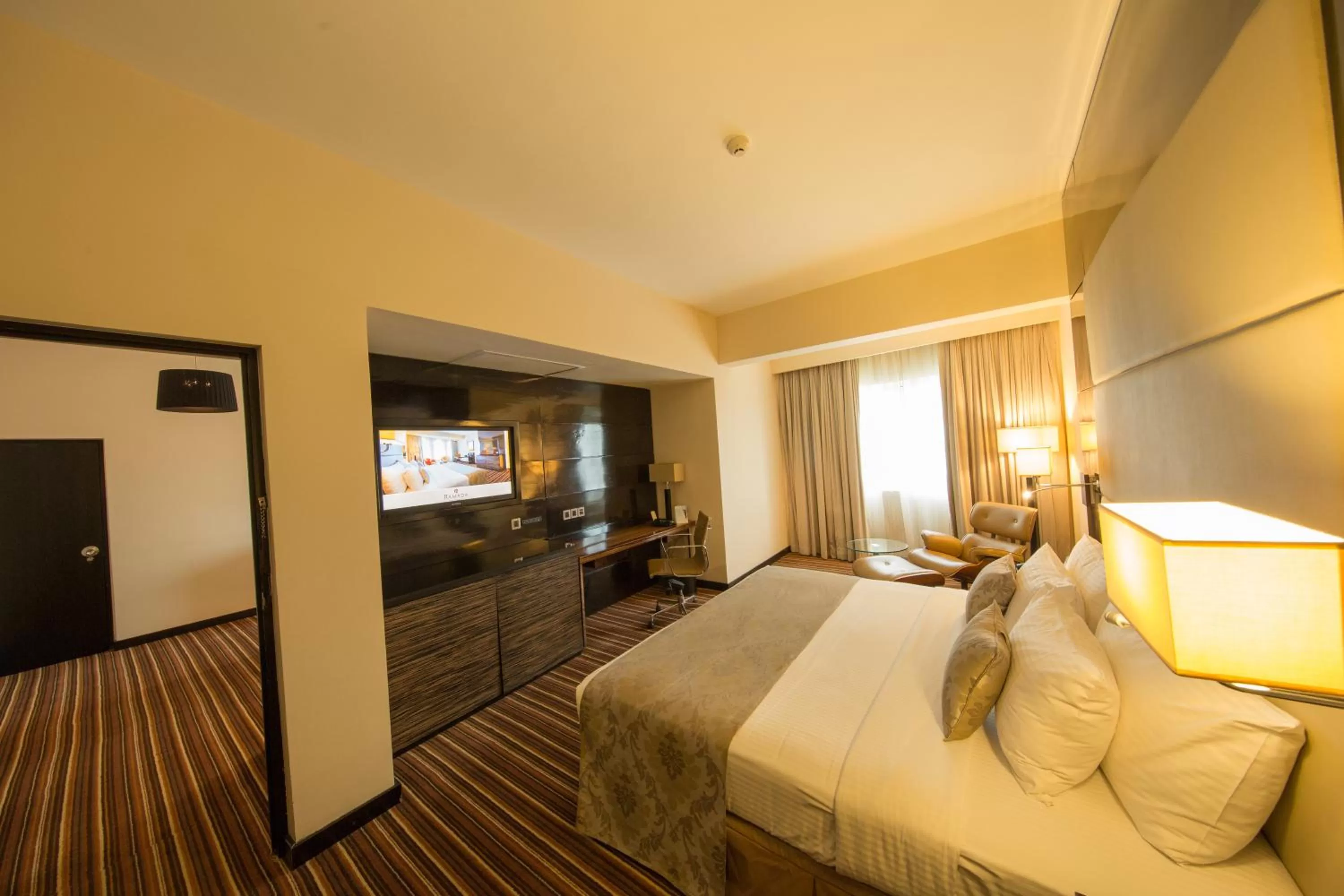 Bedroom, Bed in Ramada Colombo