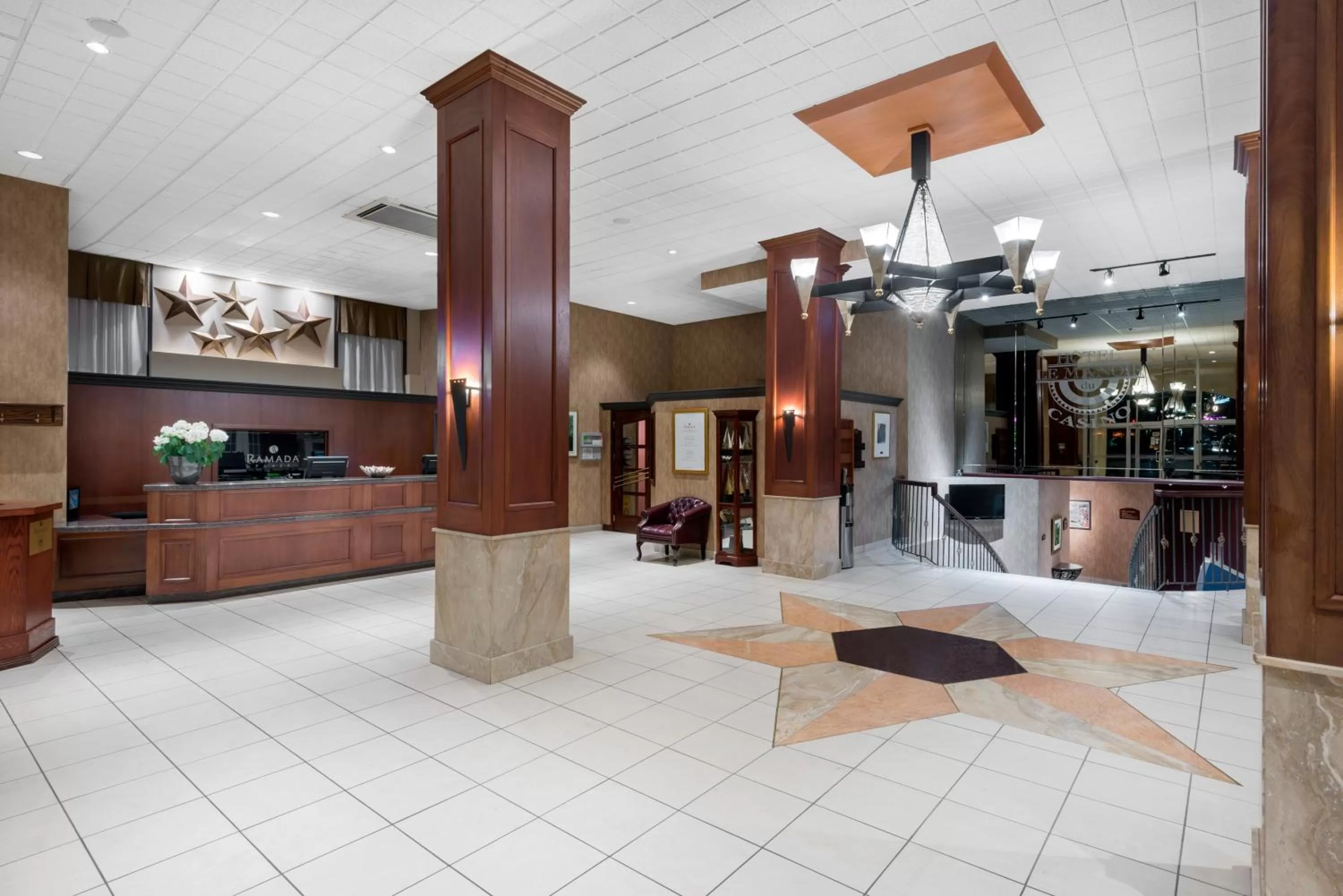 Lobby or reception in Ramada Plaza by Wyndham Gatineau/Manoir du Casino