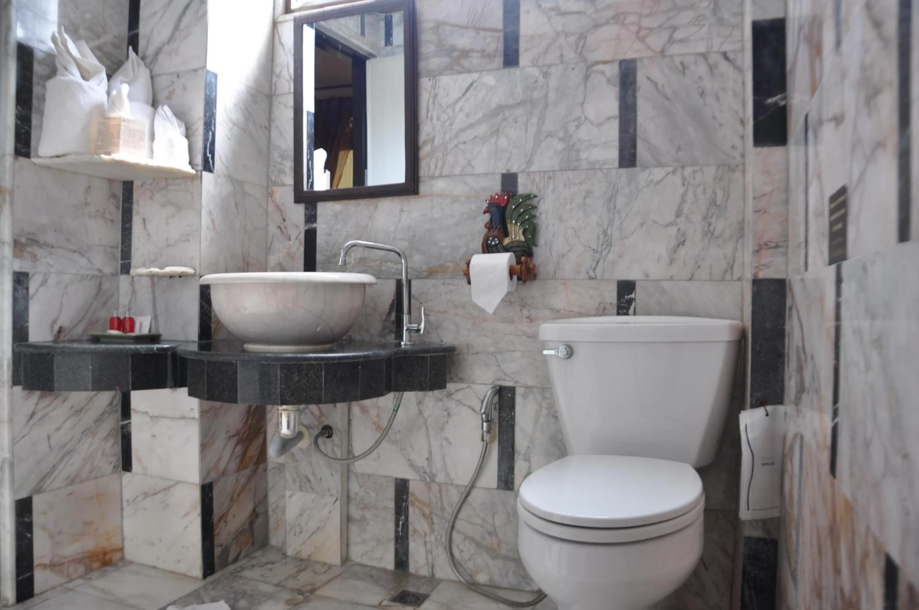 Toilet in Ruean Thai Hotel