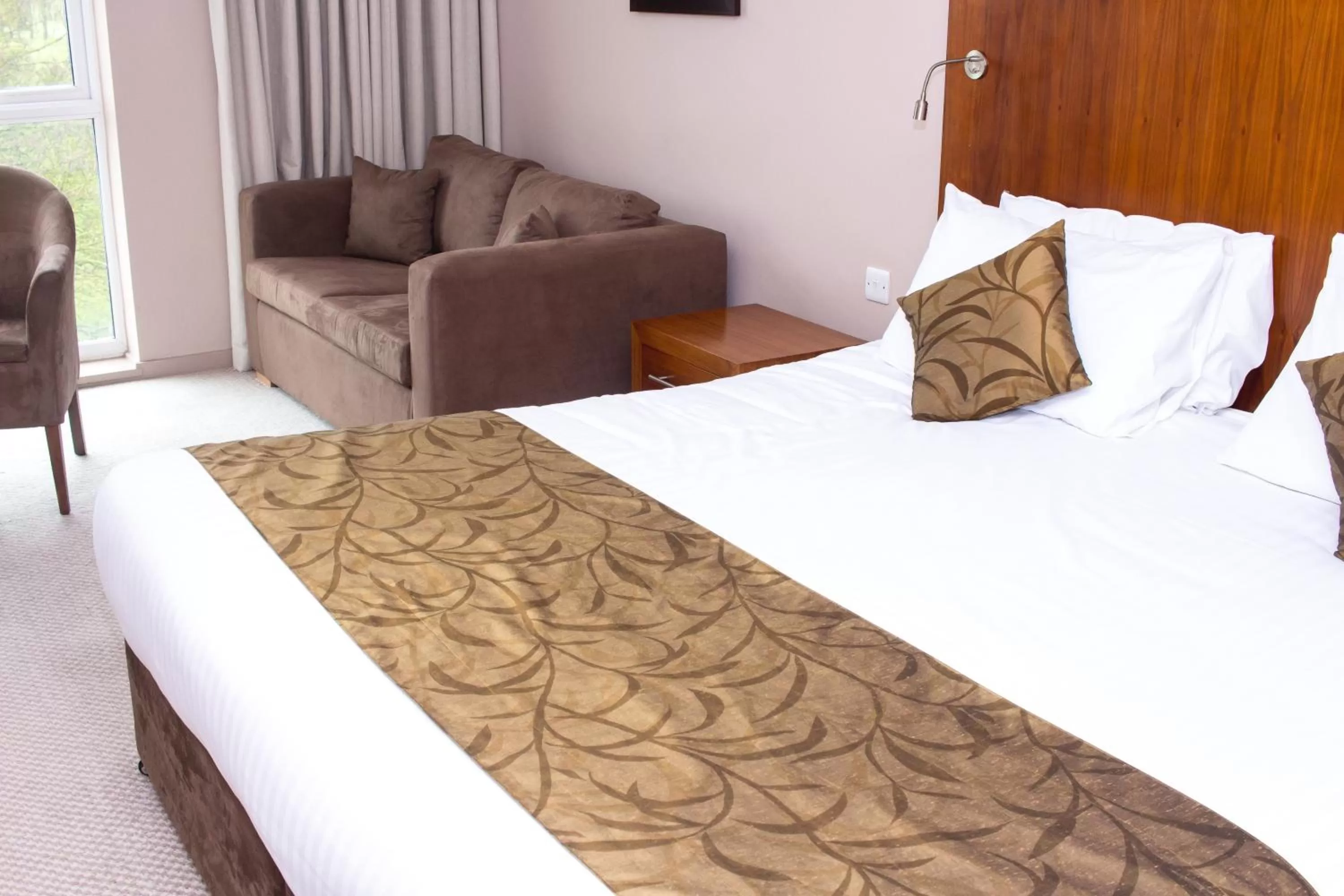 Photo of the whole room, Bed in Humber Royal Hotel