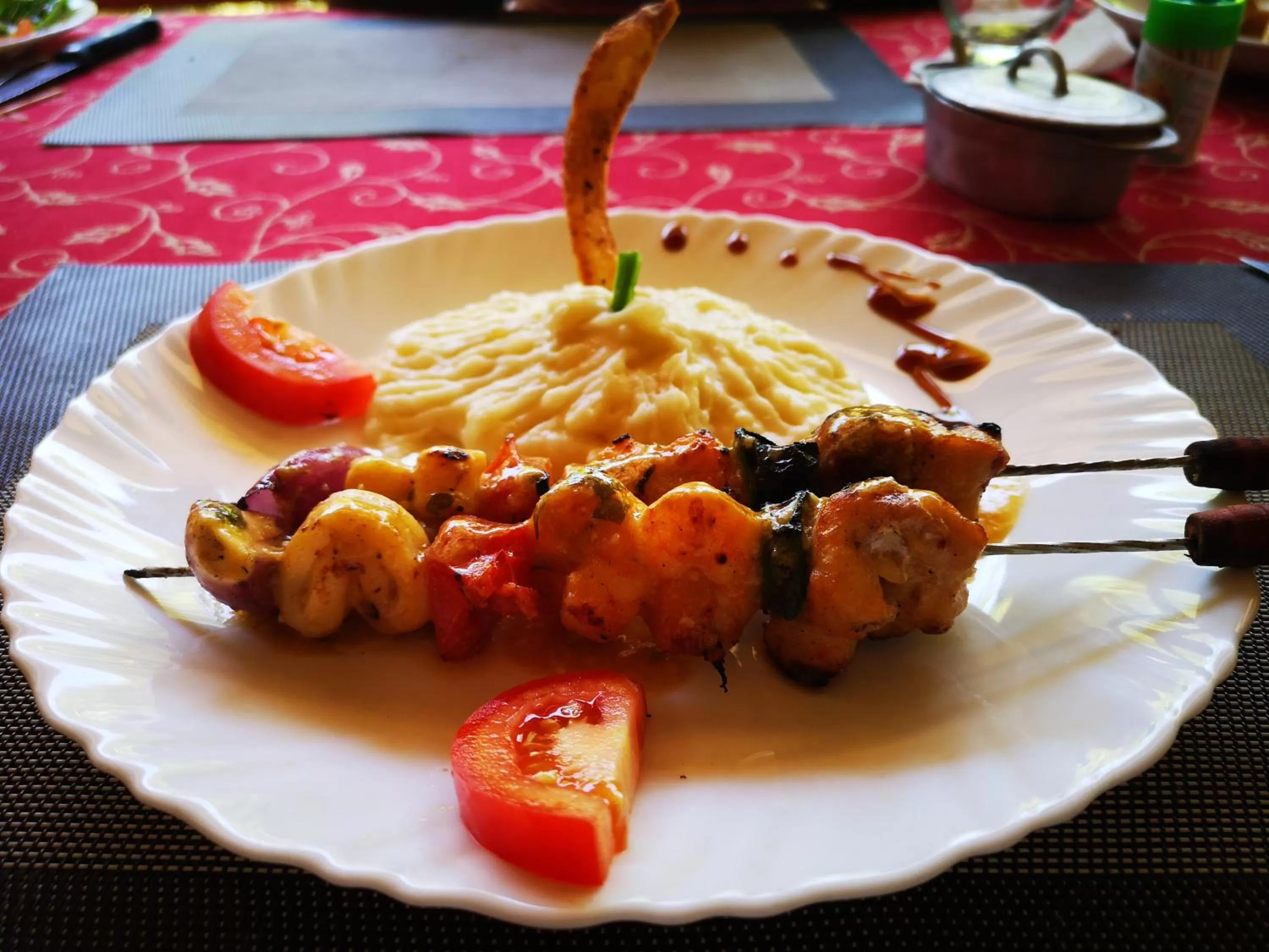 Restaurant/places to eat, Food in Hotel Lakana Ramena