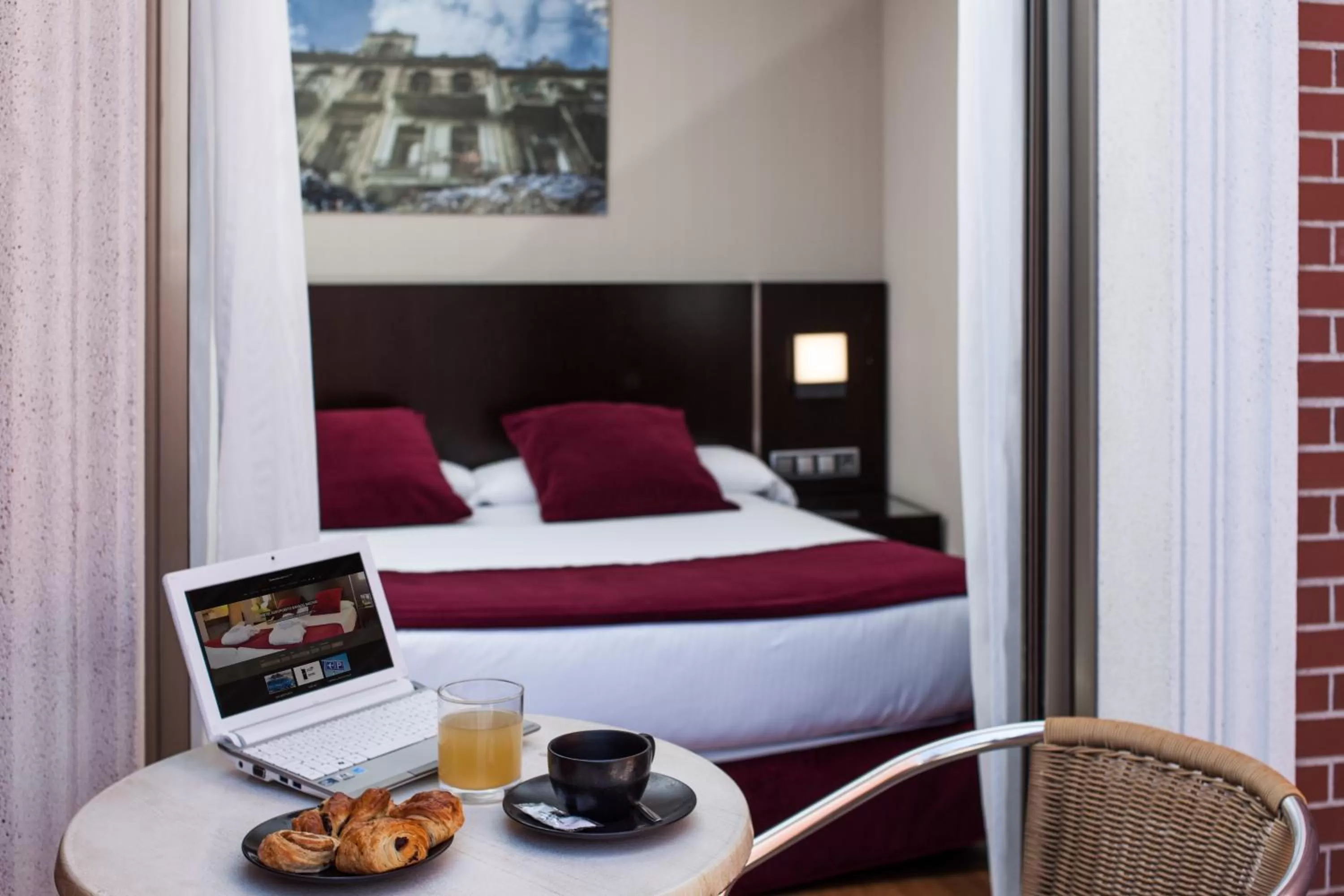 Balcony/Terrace, Bed in Clement Barajas