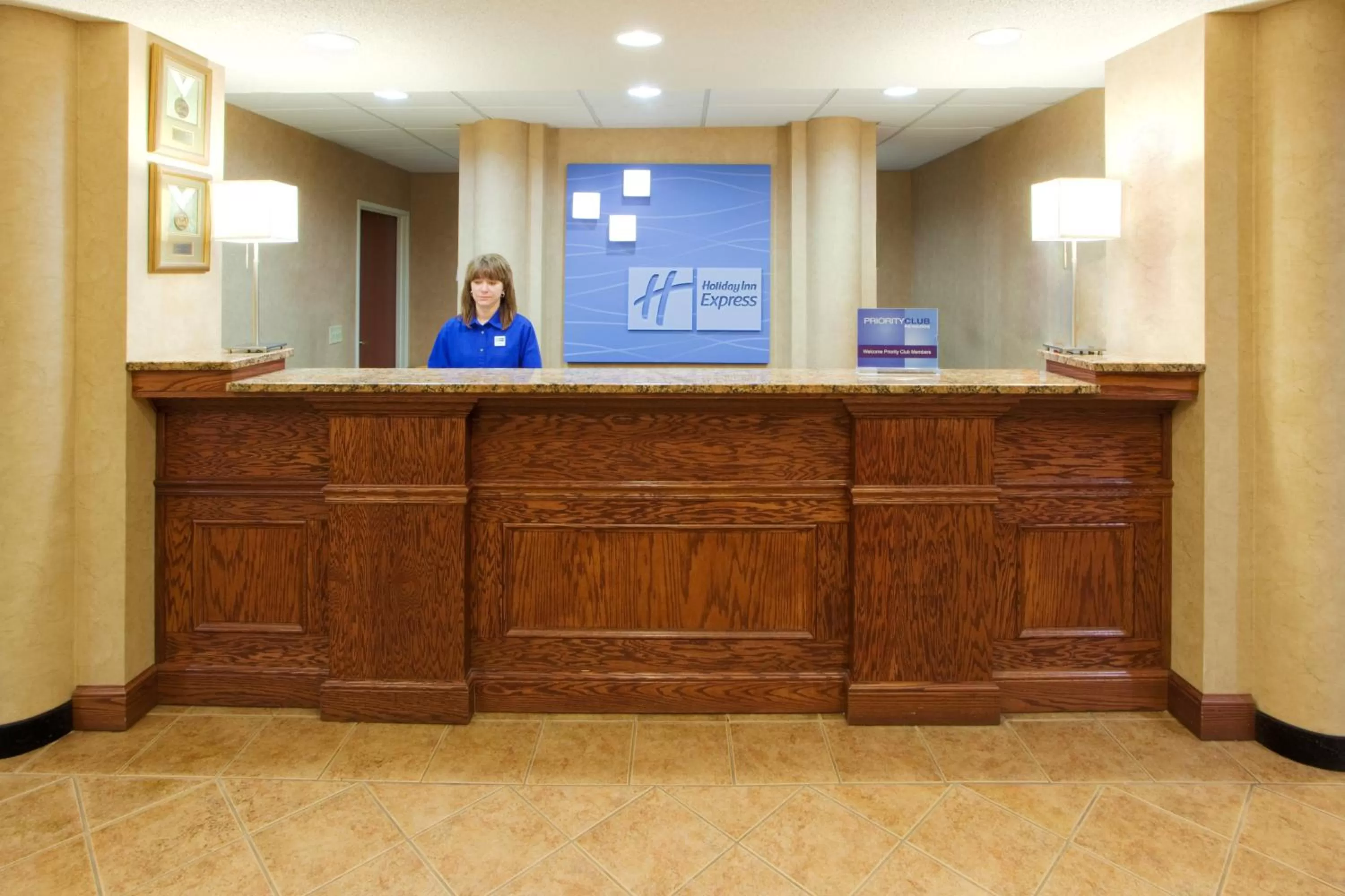 Lobby or reception in Holiday Inn Express Hanover by IHG