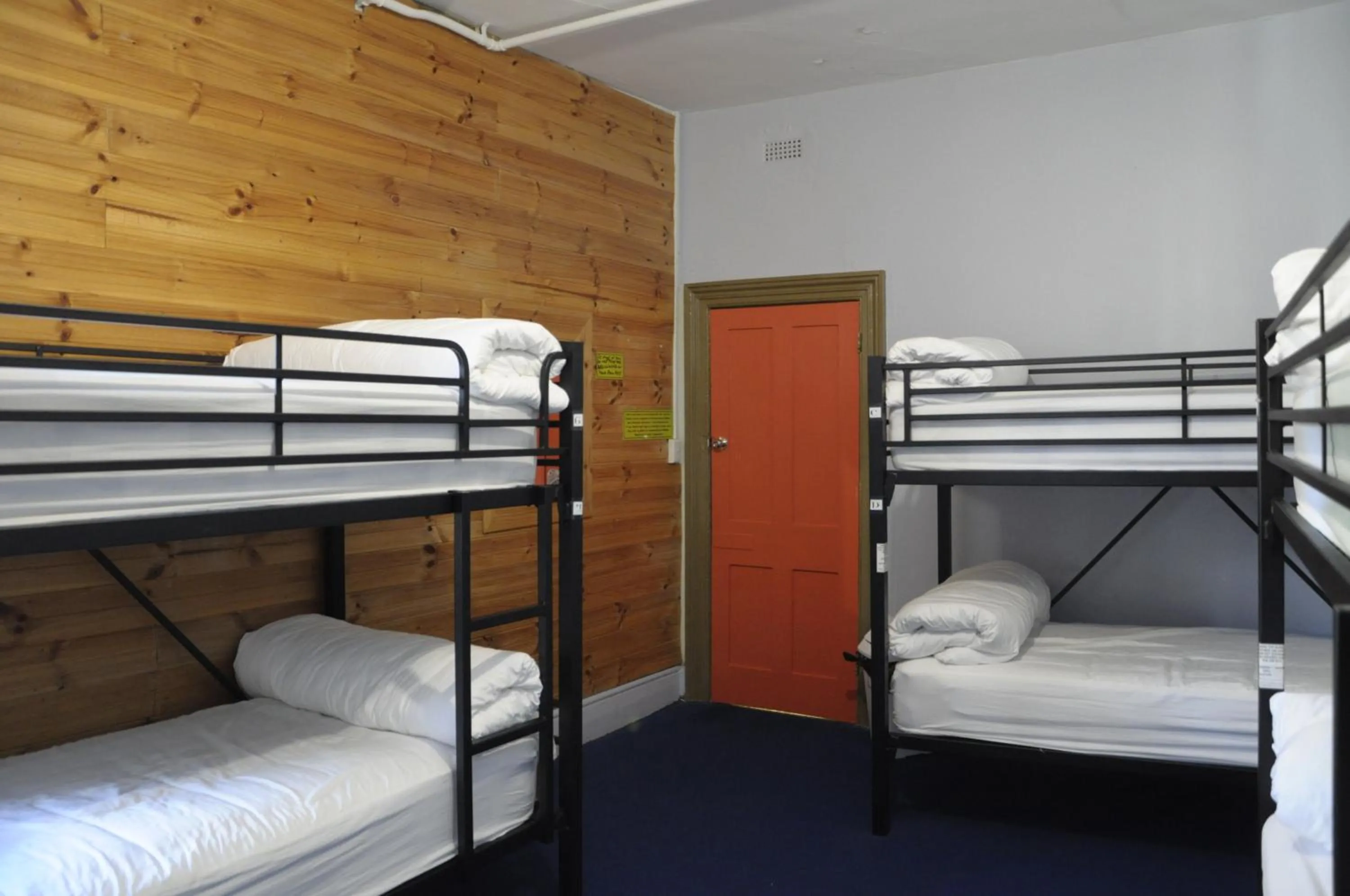 bunk bed, Bed in Backpackers Imperial Hotel