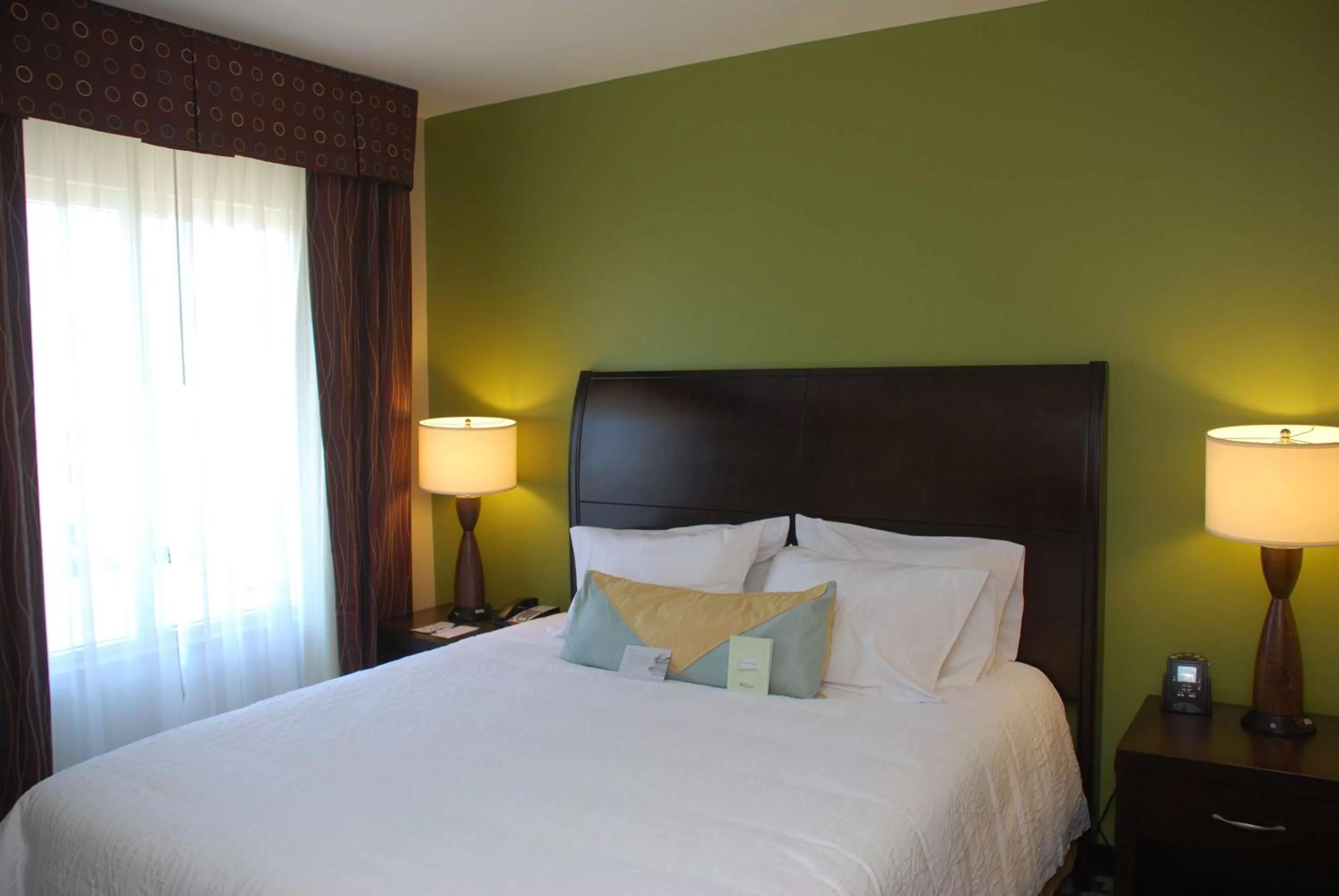 Bed in Hilton Garden Inn Birmingham/Trussville