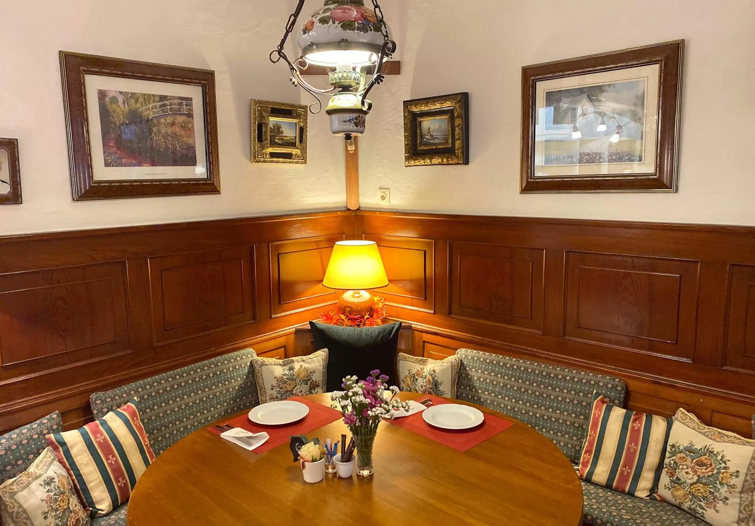 Decorative detail, Restaurant/Places to Eat in Hotel Rathausglöckel