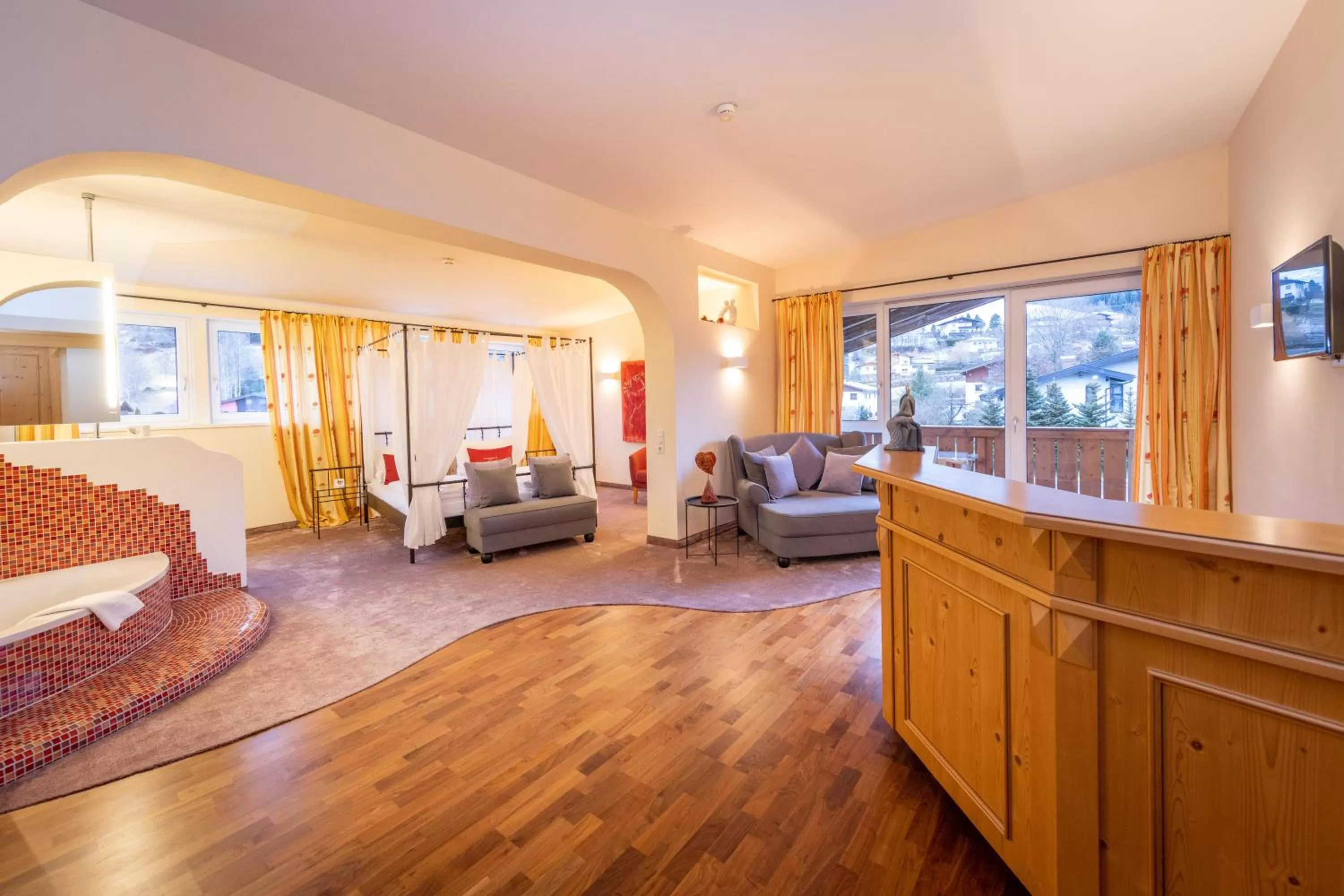 Photo of the whole room, Bed in VÖTTER'S HOTEL in Kaprun am Kitzsteinhorn - Skibus direkt