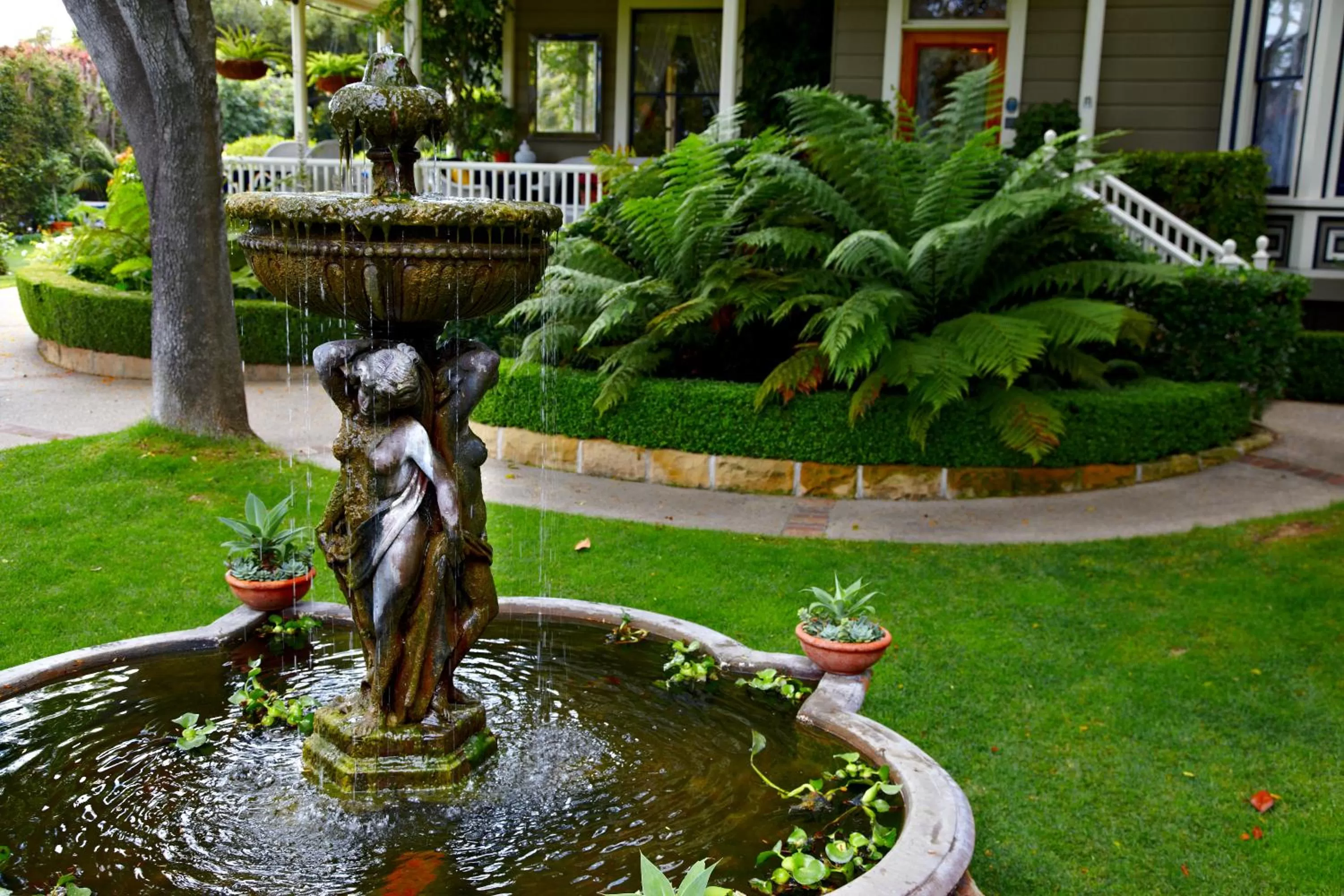 Facade/entrance in Simpson House Inn