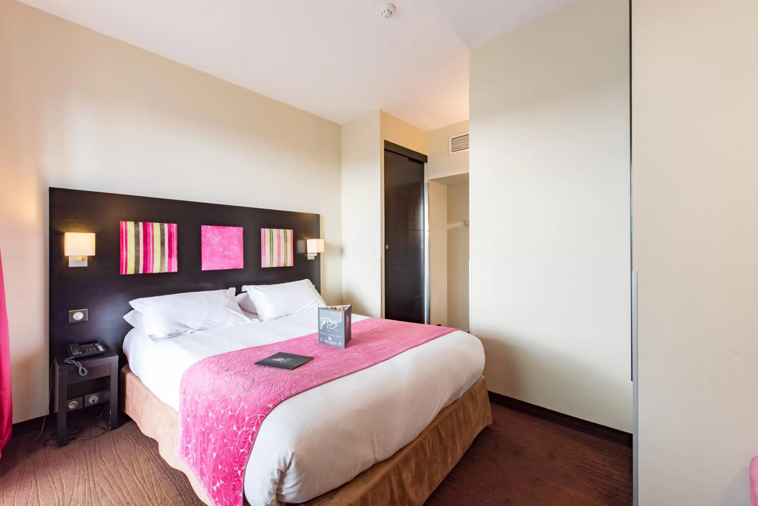 Bed in Hôtel Baptistin