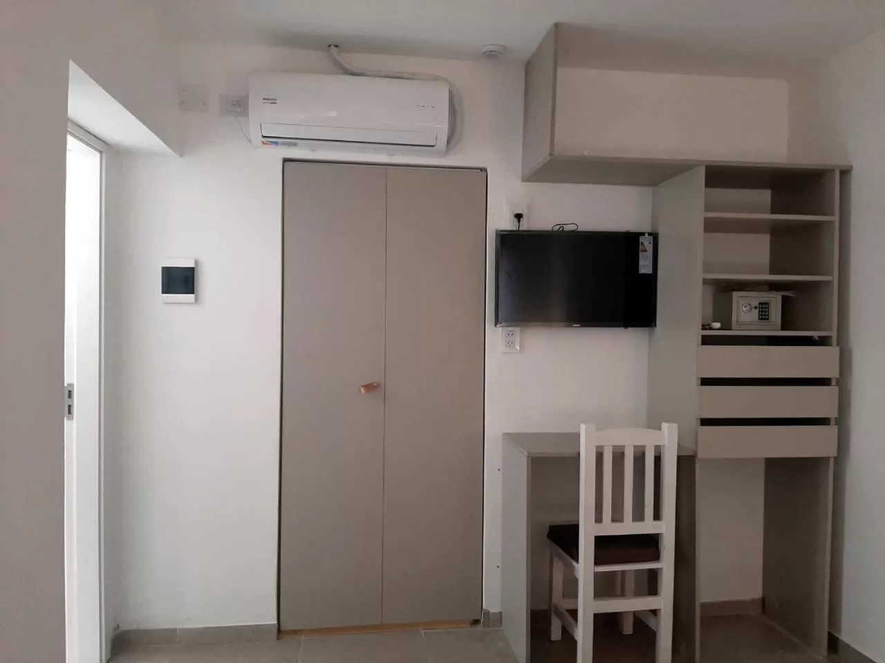 TV and multimedia, TV/Entertainment Center in Hotel Musto