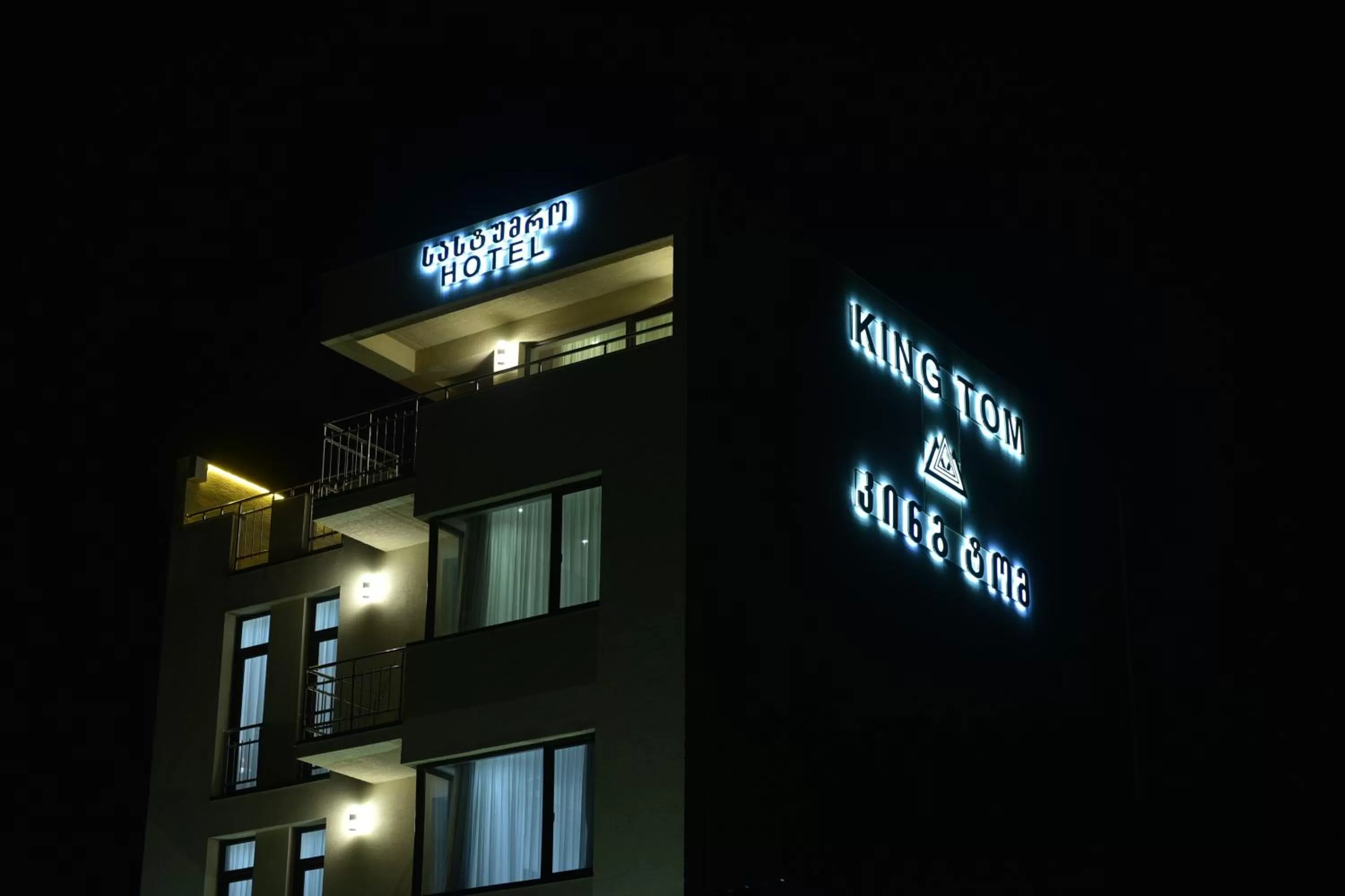 Property building in Hotel King Tom